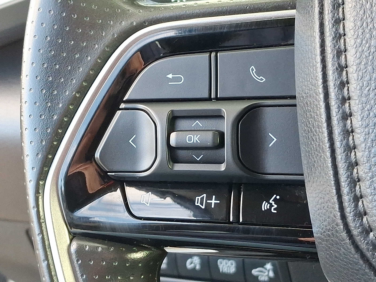 Thumbnail: 2022 Toyota Tundra - 22