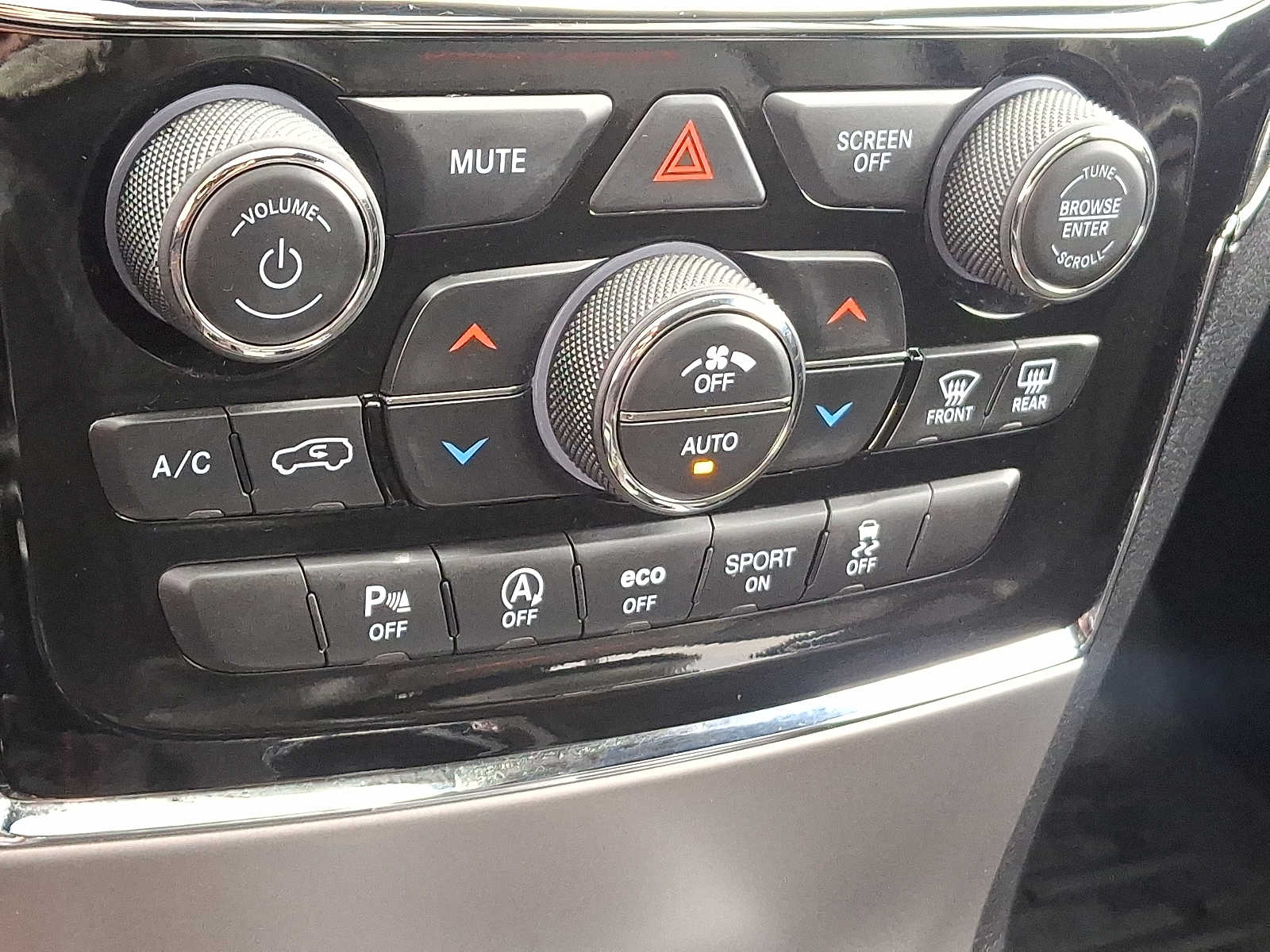 Thumbnail: 2020 Jeep Grand Cherokee - 18