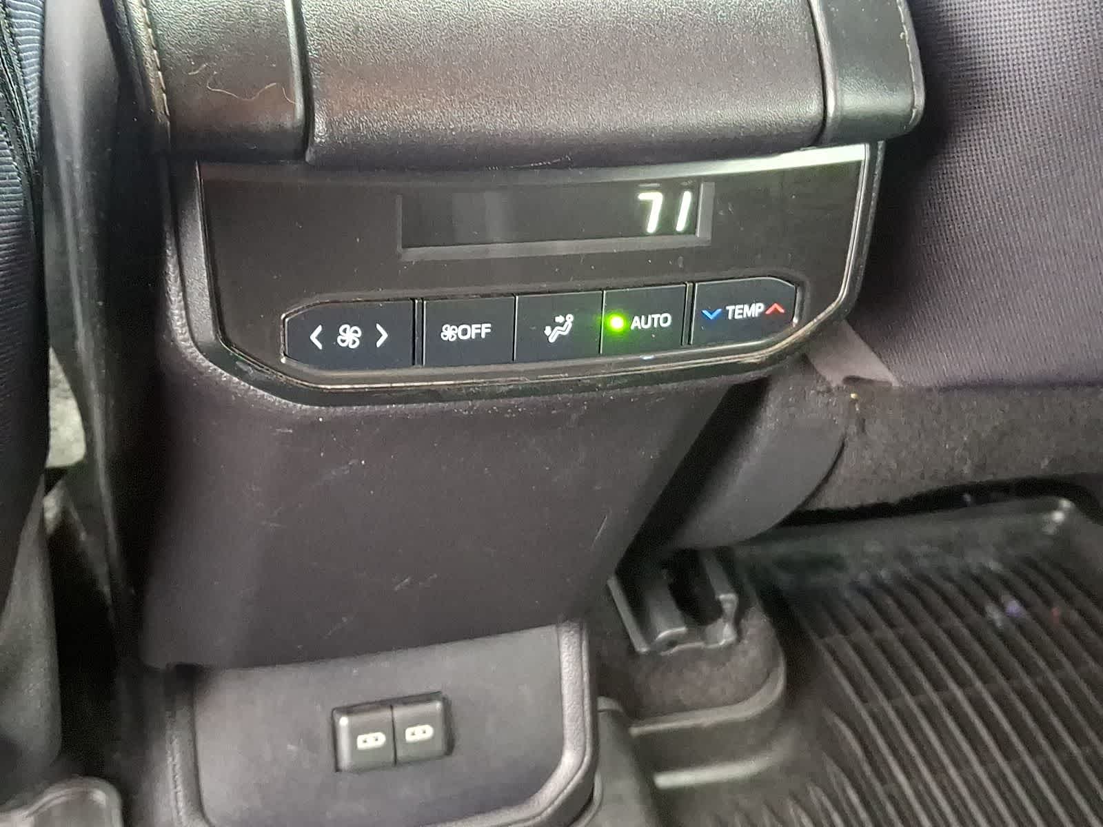 Thumbnail: 2023 Toyota Highlander - 14