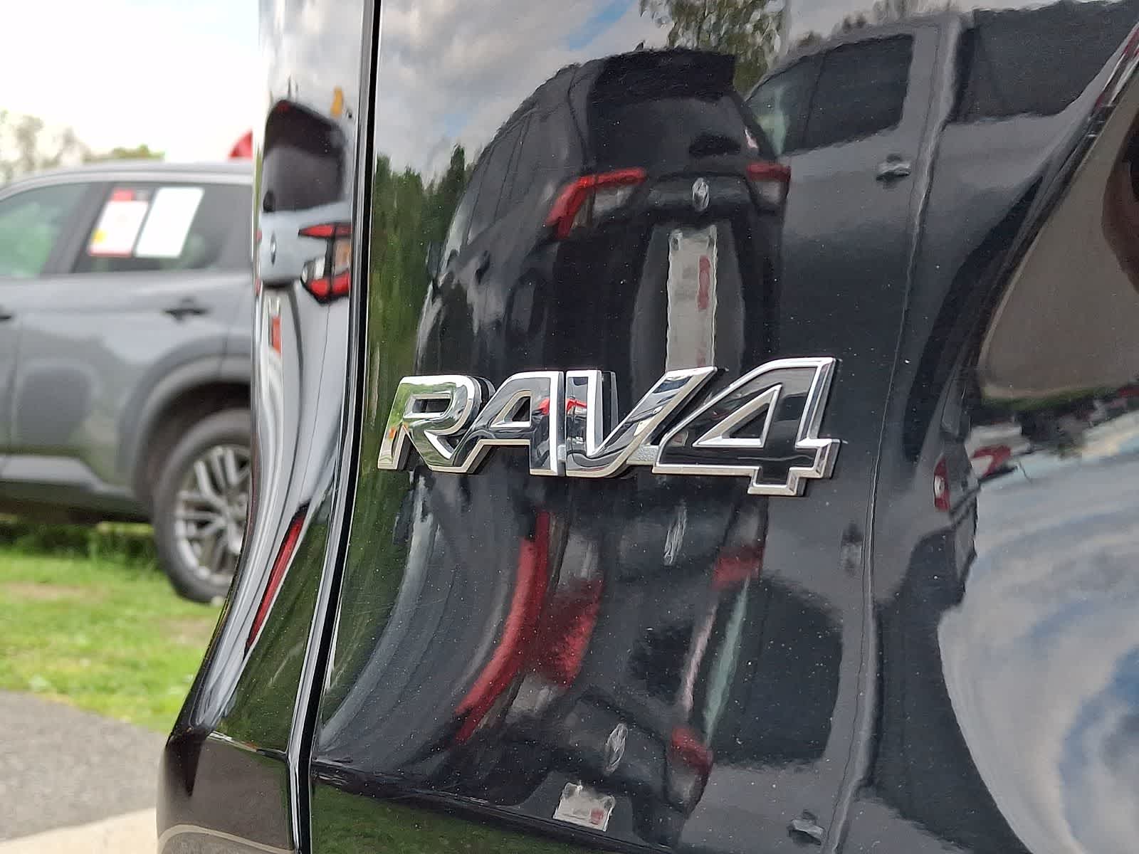 Thumbnail: 2024 Toyota RAV4 - 32