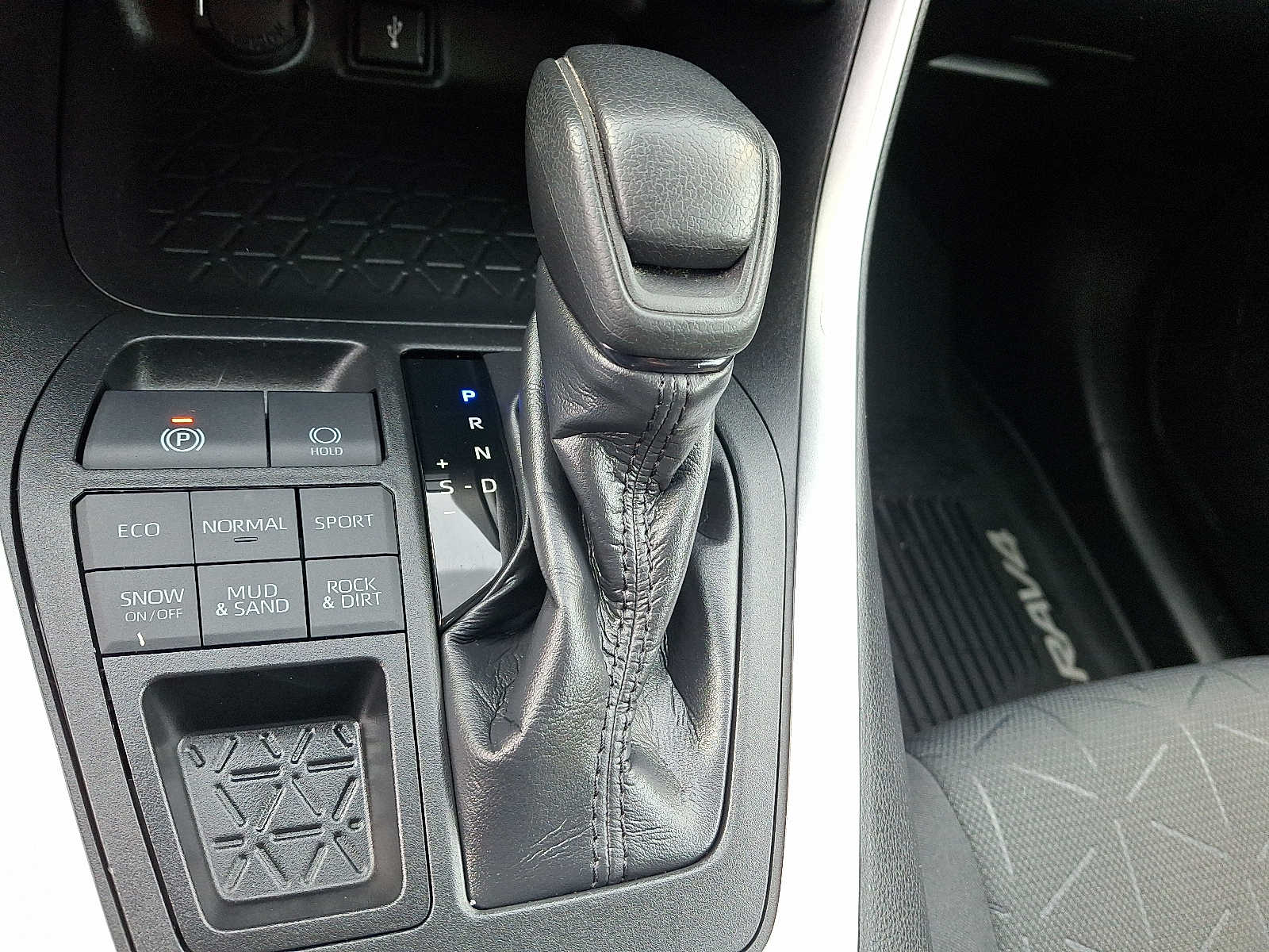 Thumbnail: 2020 Toyota RAV4 - 17