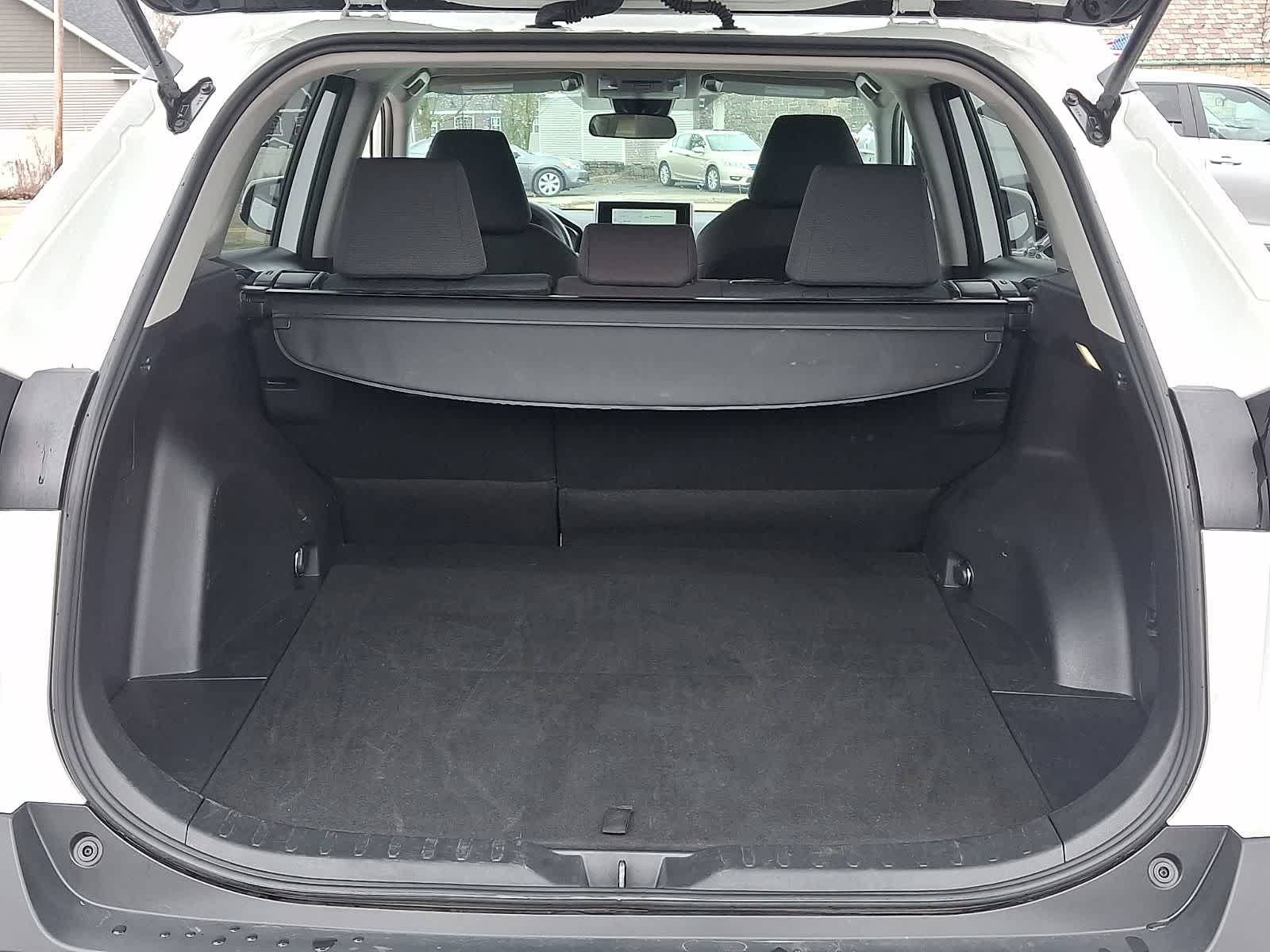 Thumbnail: 2025 Toyota RAV4 - 32