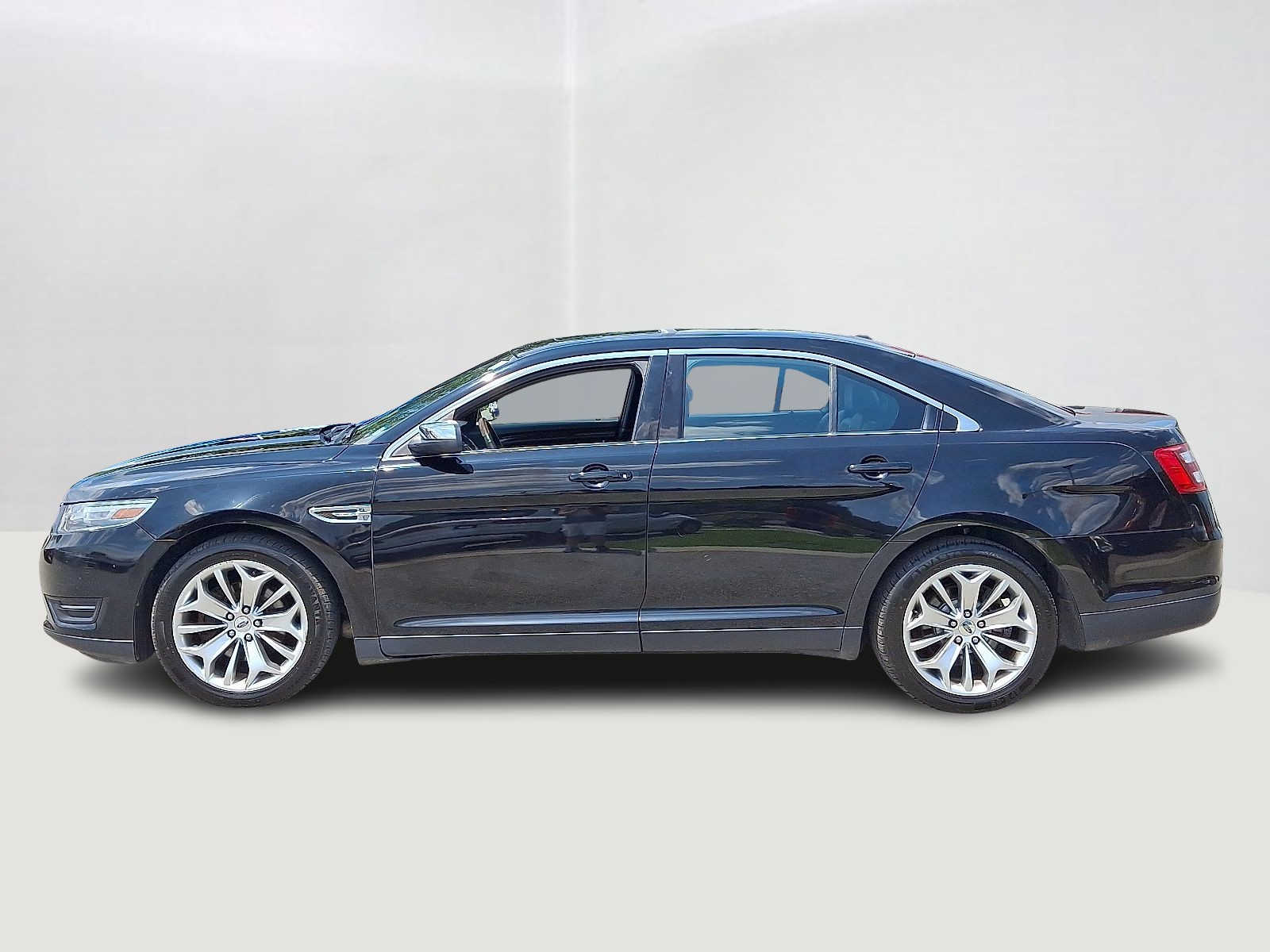 Thumbnail: 2016 Ford Taurus - 8