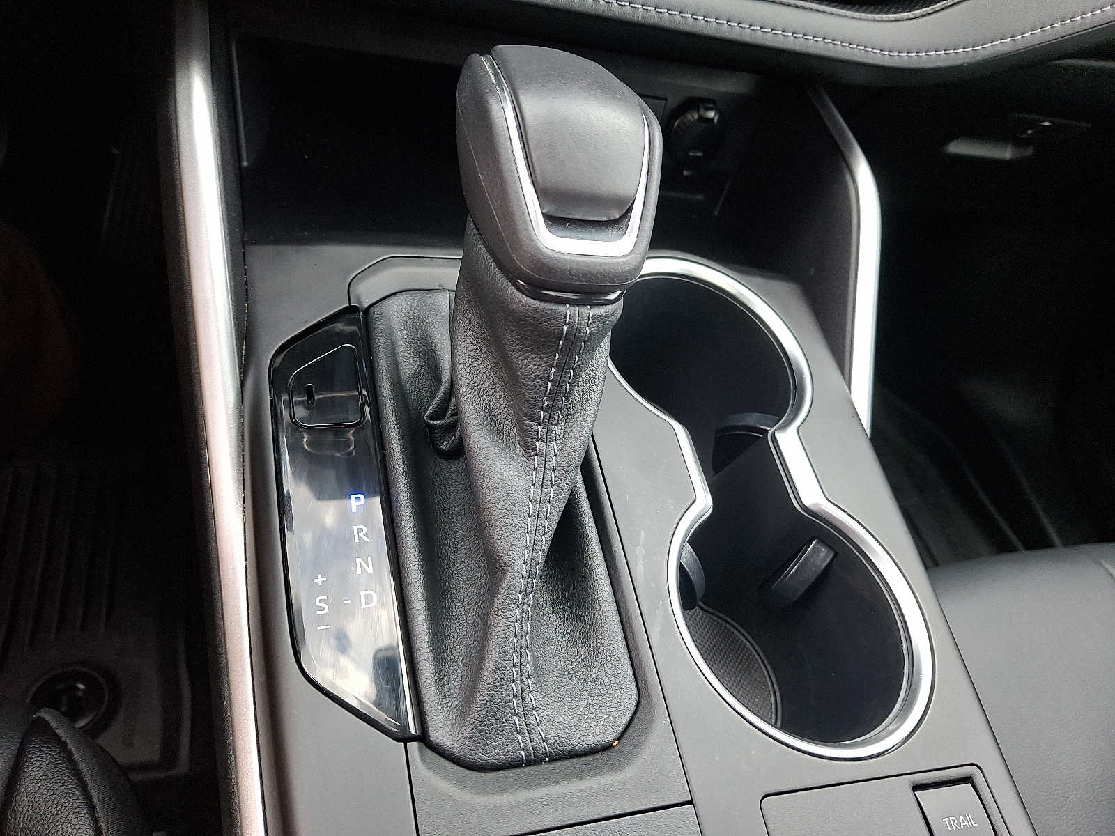 Thumbnail: 2023 Toyota Highlander - 20