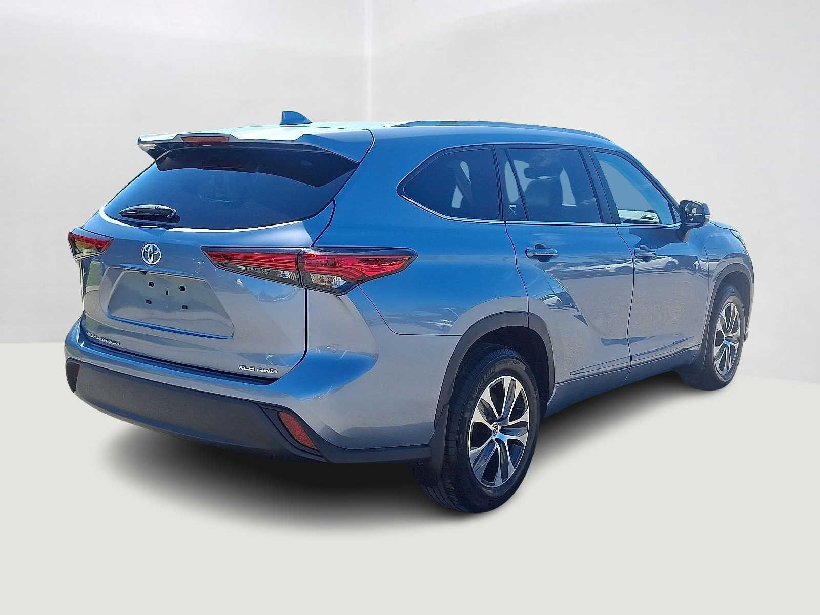 Thumbnail: 2023 Toyota Highlander - 6