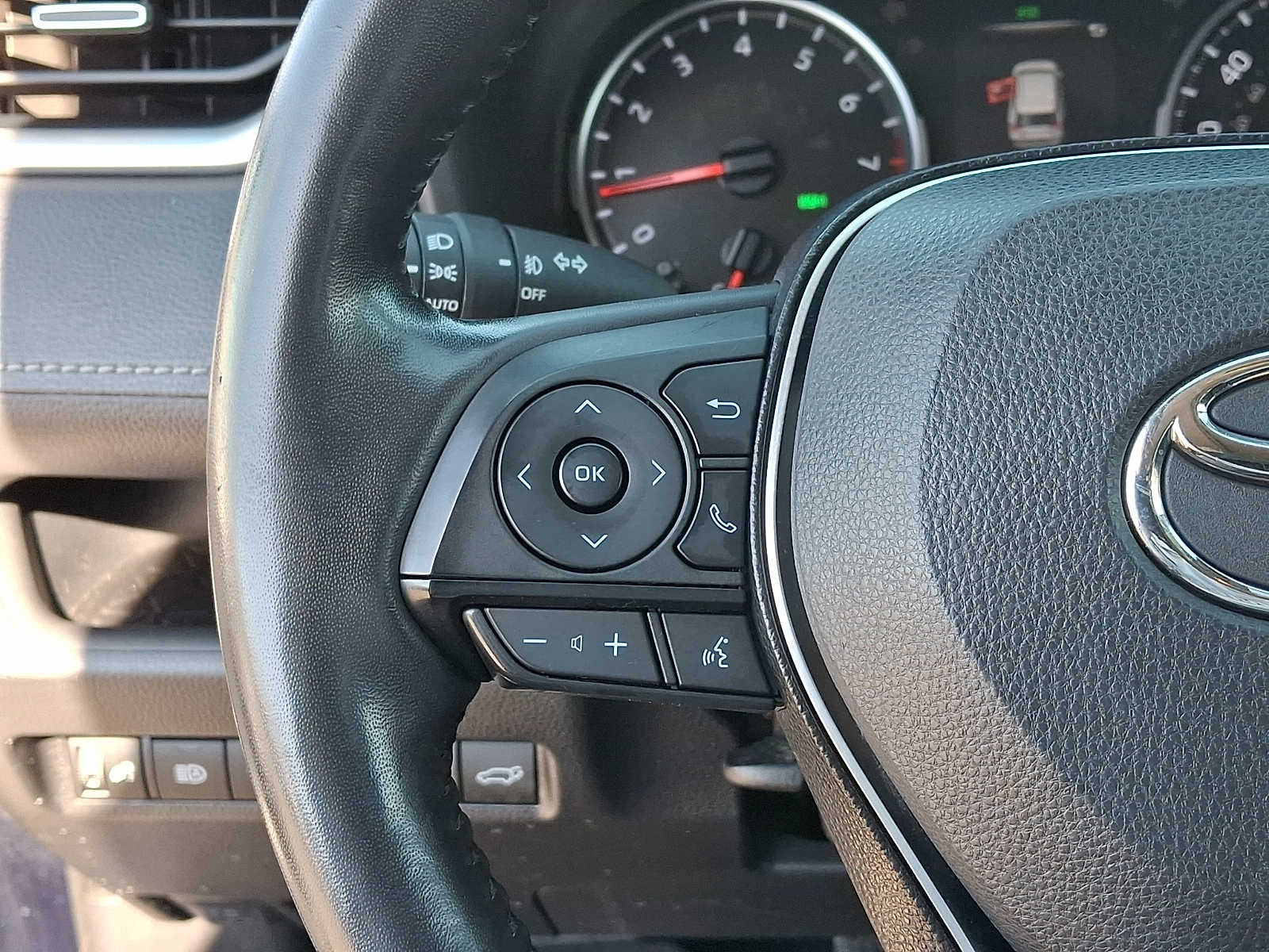 Thumbnail: 2021 Toyota RAV4 - 25