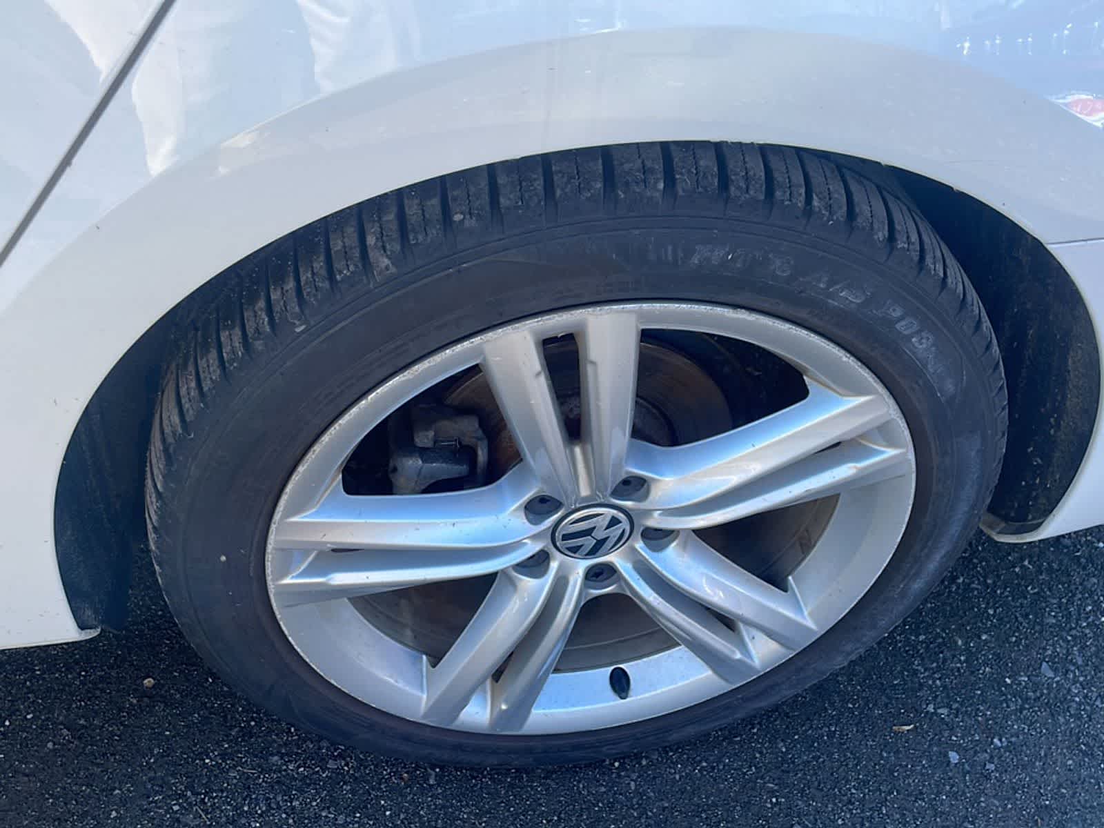 Thumbnail: 2014 Volkswagen Passat - 19