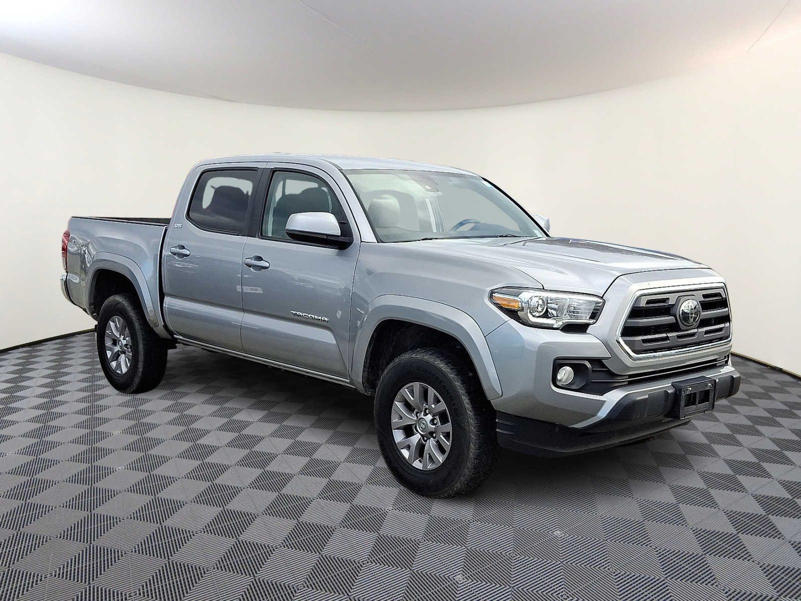 Thumbnail: 2018 Toyota Tacoma - 5