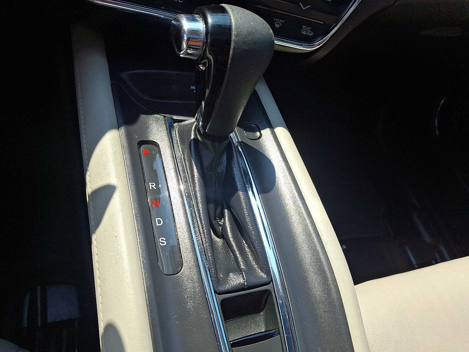Thumbnail: 2016 Honda HR-V - 16