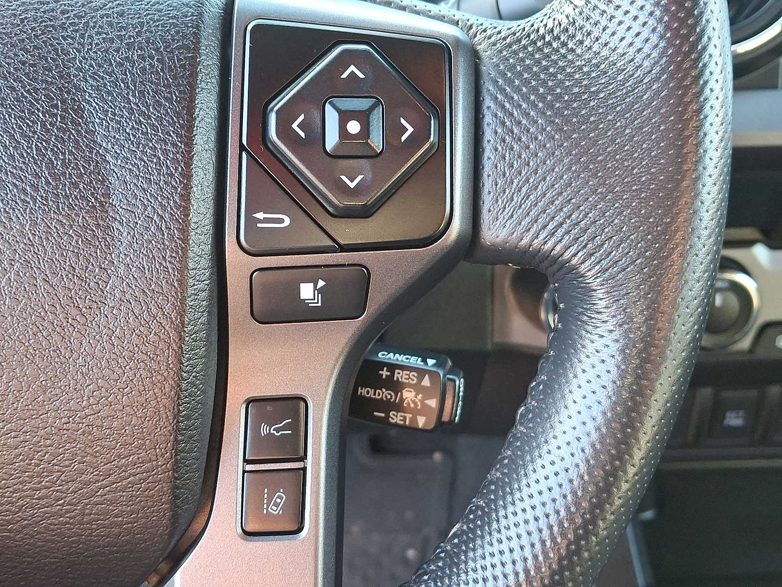 Thumbnail: 2021 Toyota Tacoma - 25