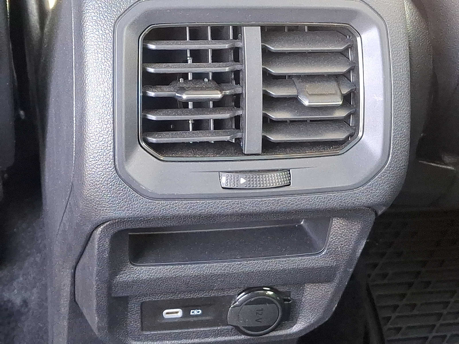 Thumbnail: 2022 Volkswagen Tiguan - 12