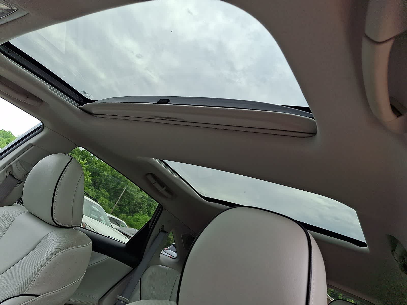 Thumbnail: 2015 Toyota Venza - 17
