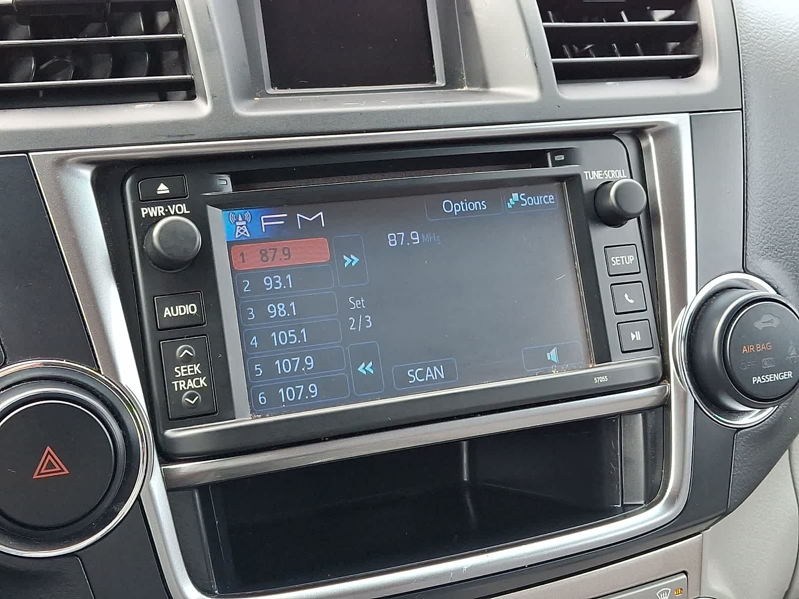 Thumbnail: 2013 Toyota Highlander - 19