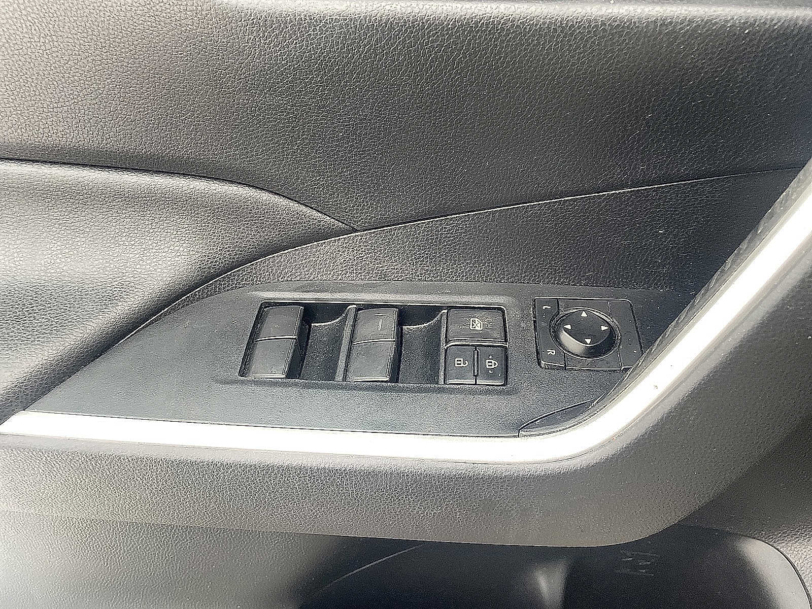 Thumbnail: 2020 Toyota RAV4 - 28