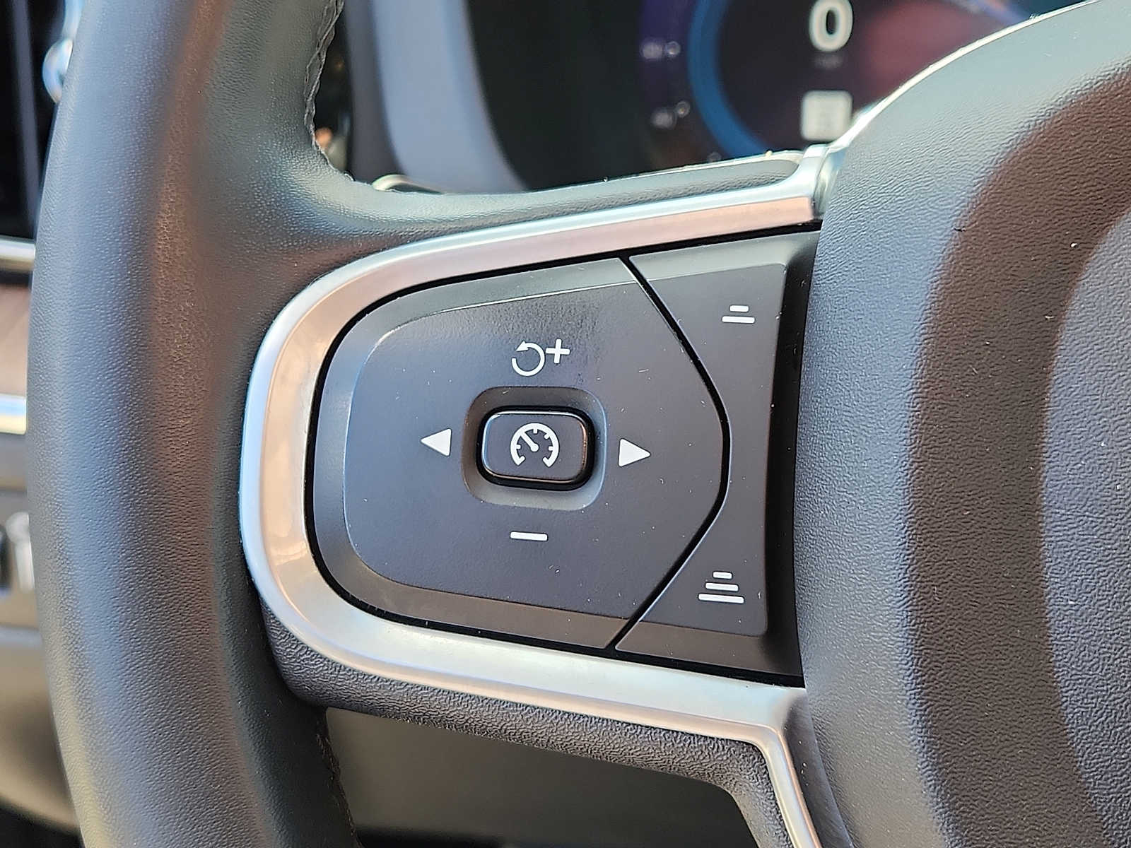 Thumbnail: 2022 Volvo XC60 - 21