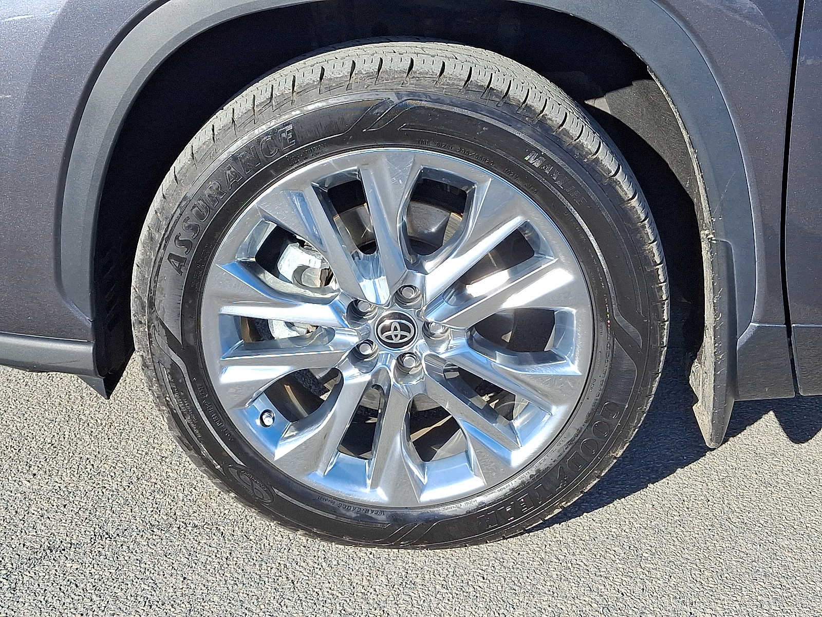 Thumbnail: 2023 Toyota Highlander - 10