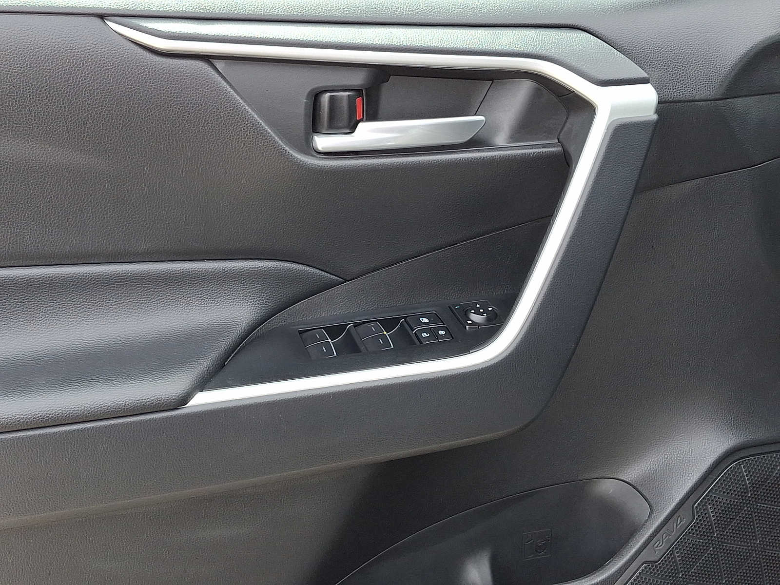 Thumbnail: 2025 Toyota RAV4 - 15