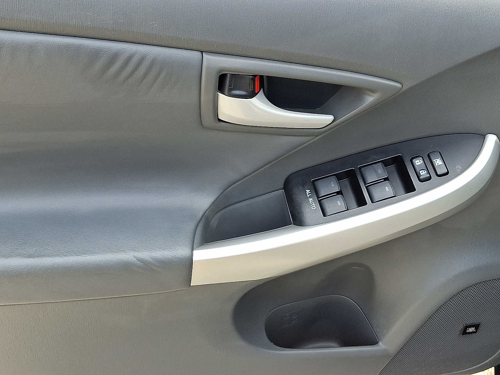 Thumbnail: 2011 Toyota Prius - 14