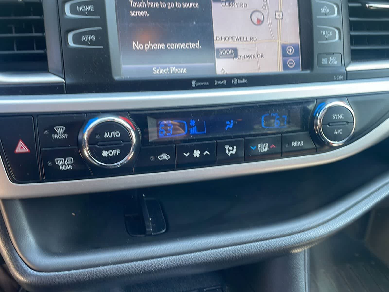 Thumbnail: 2019 Toyota Highlander - 18