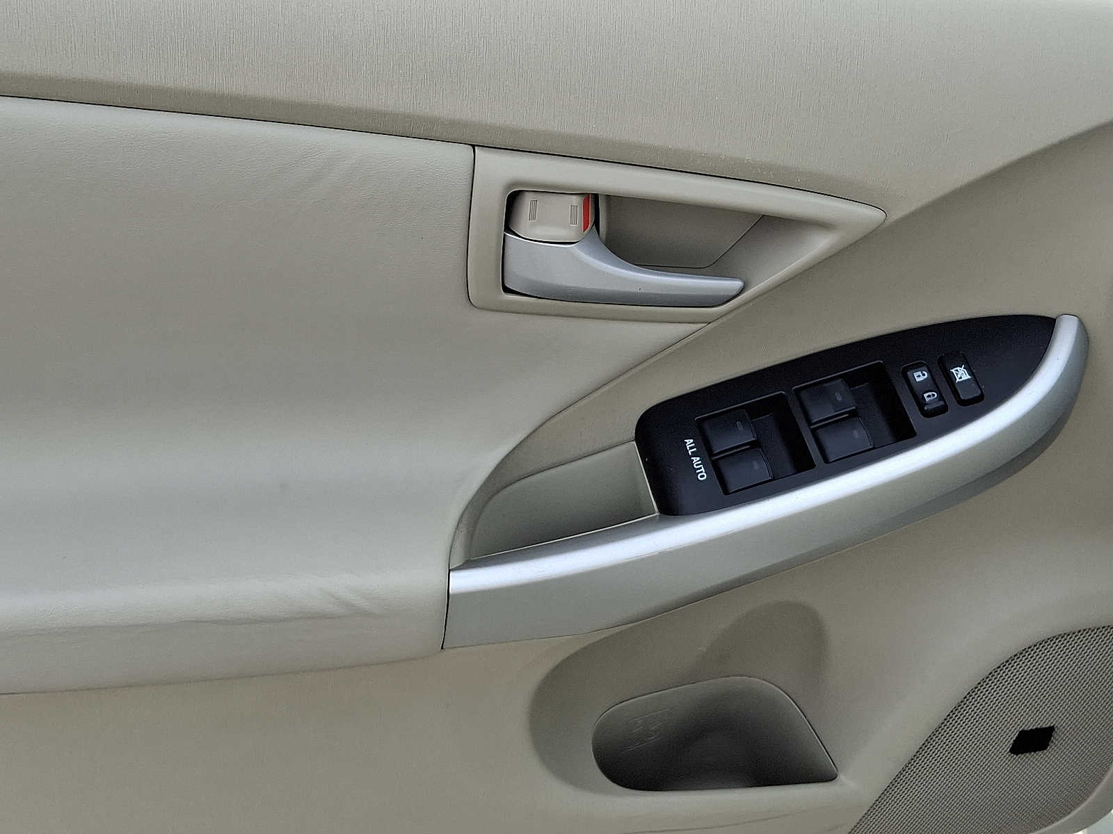 Thumbnail: 2010 Toyota Prius - 14