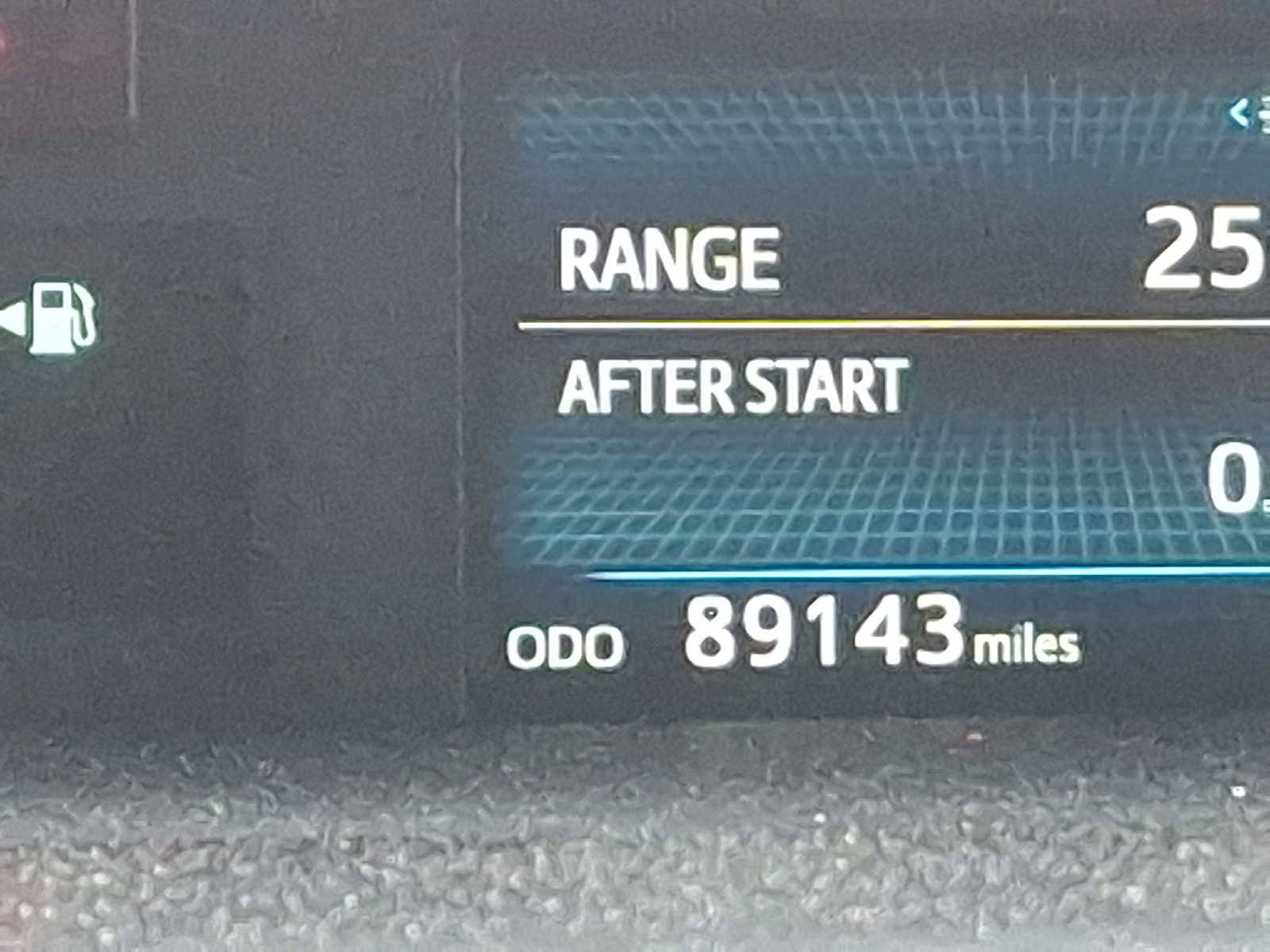 Thumbnail: 2015 Toyota Prius v - 21