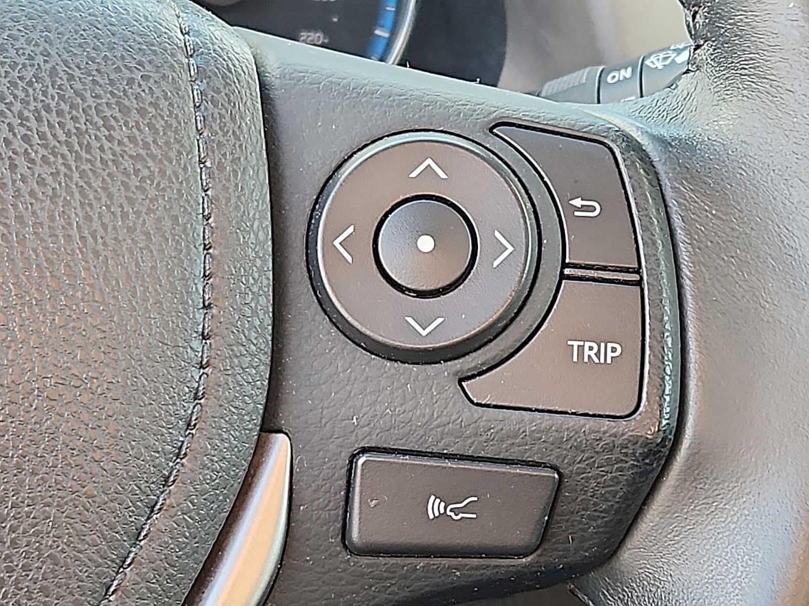 Thumbnail: 2017 Toyota RAV4 - 25