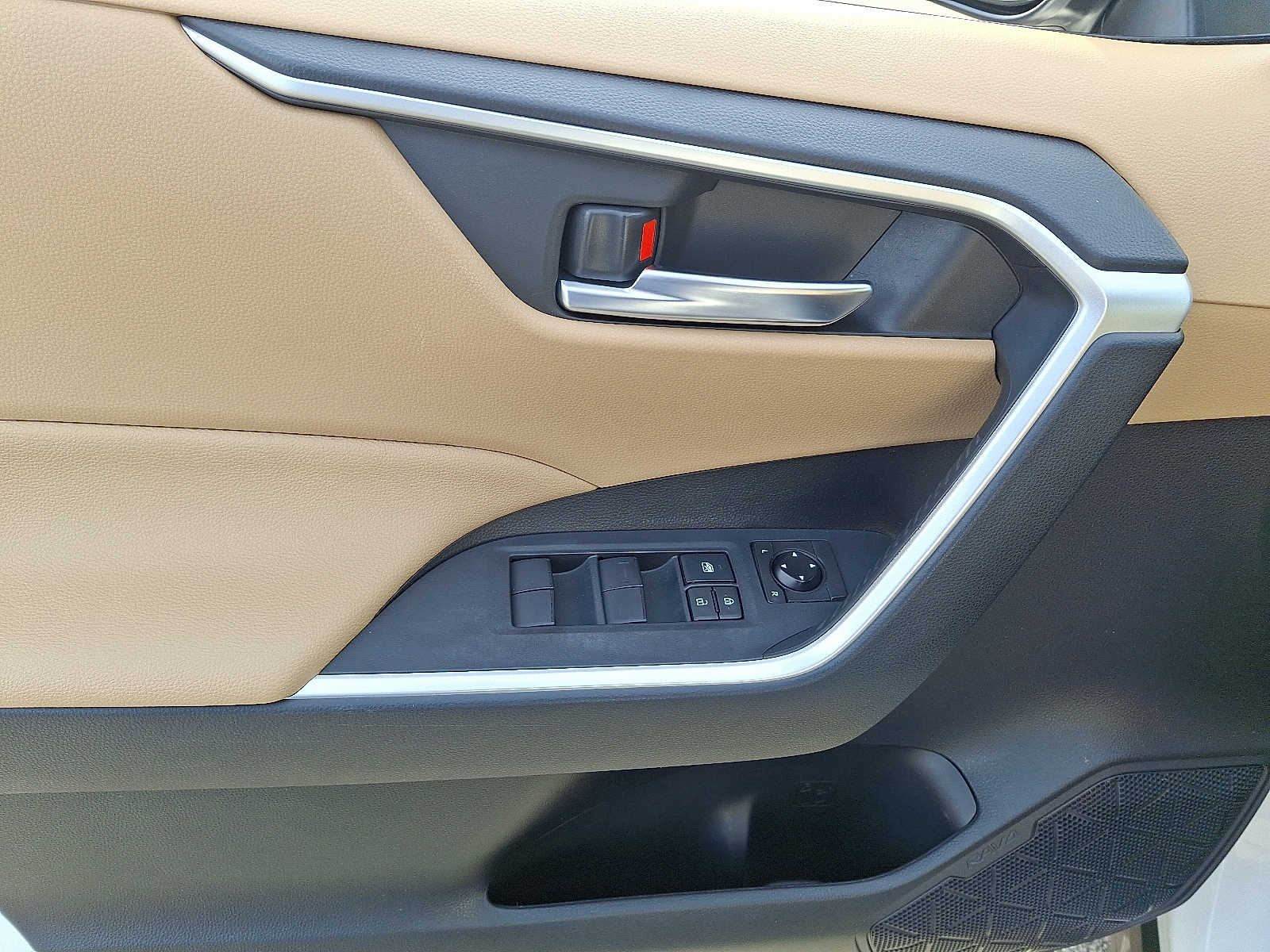 Thumbnail: 2019 Toyota RAV4 - 15