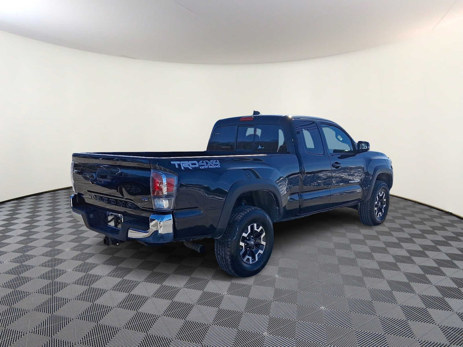 Thumbnail: 2020 Toyota Tacoma - 6