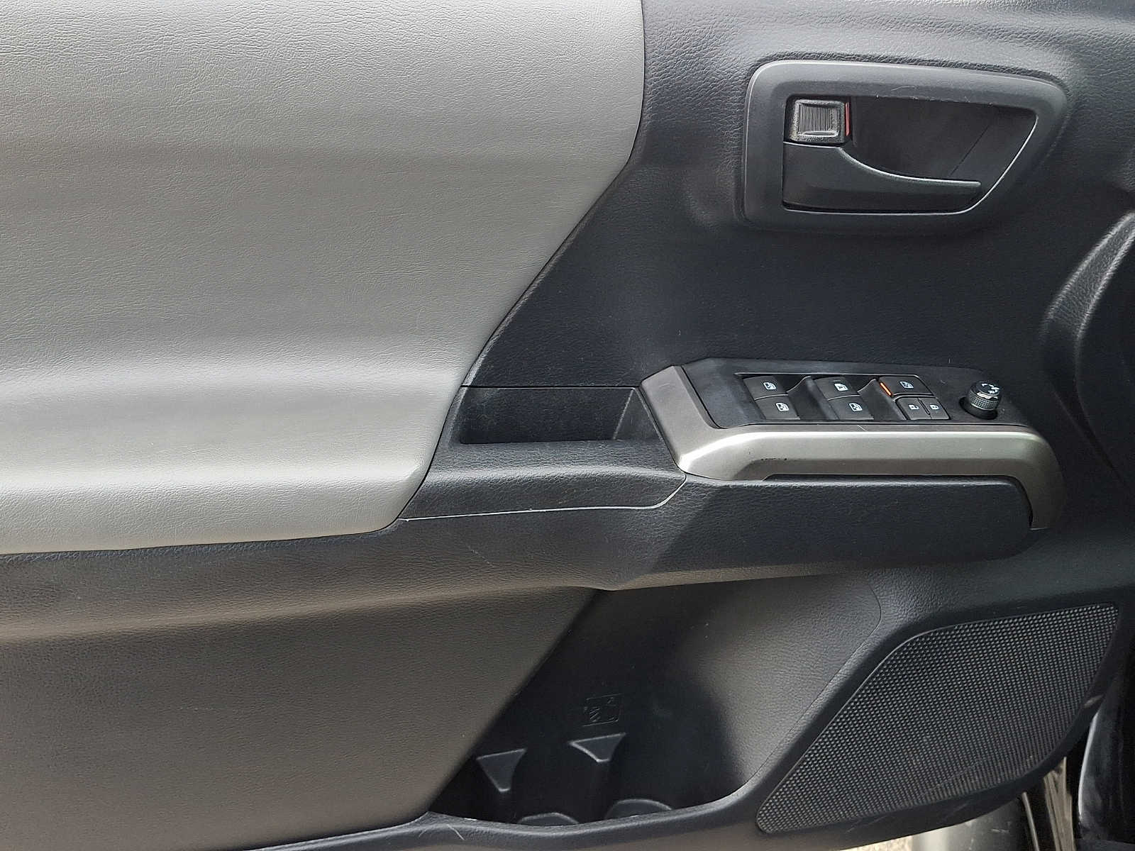 Thumbnail: 2019 Toyota Tacoma - 15