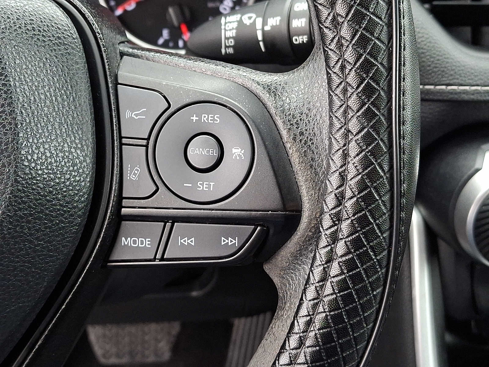 Thumbnail: 2022 Toyota RAV4 - 24