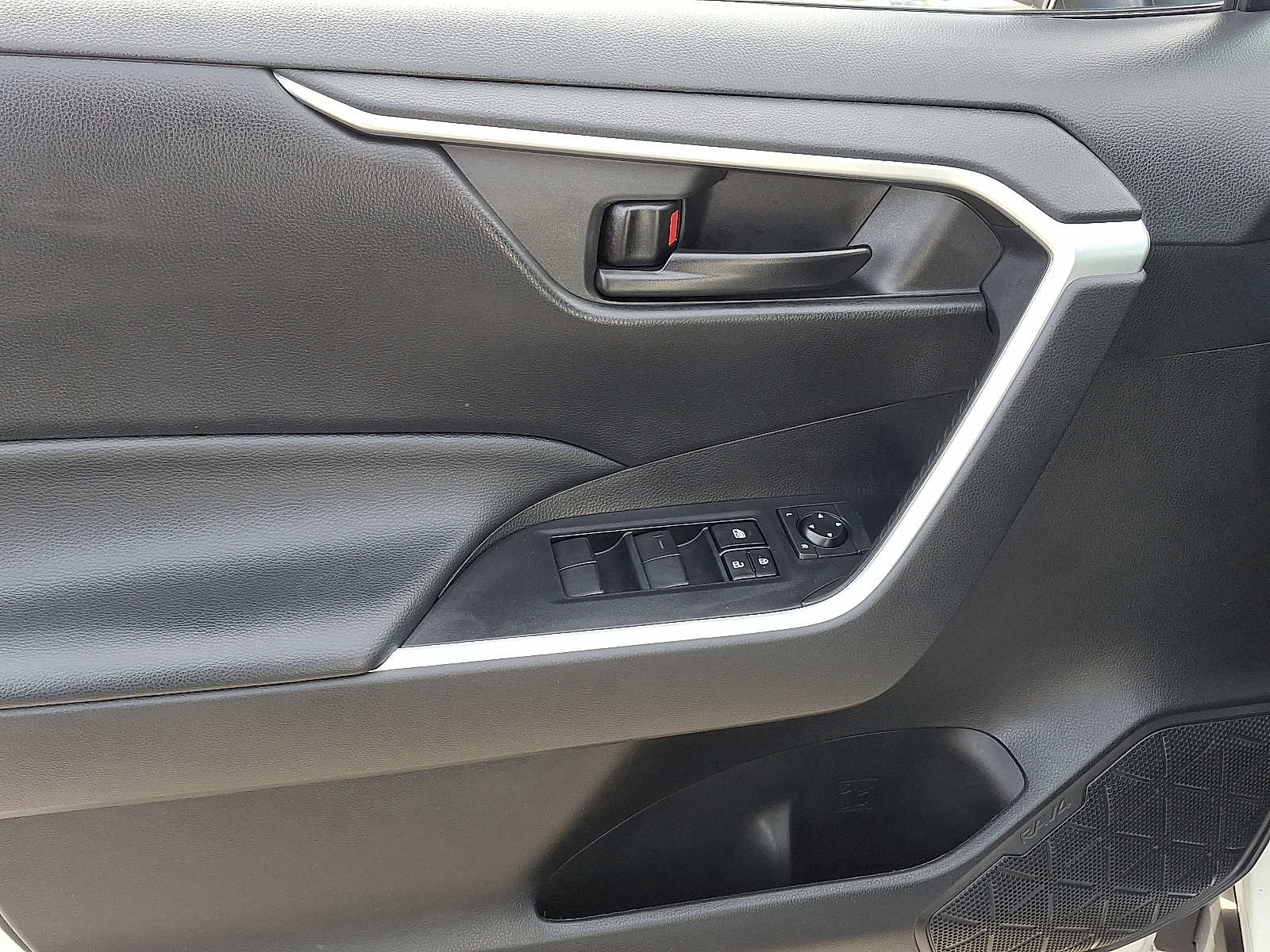 Thumbnail: 2023 Toyota RAV4 - 15