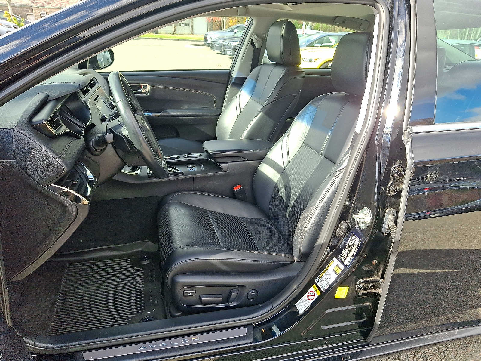 Thumbnail: 2018 Toyota Avalon - 17