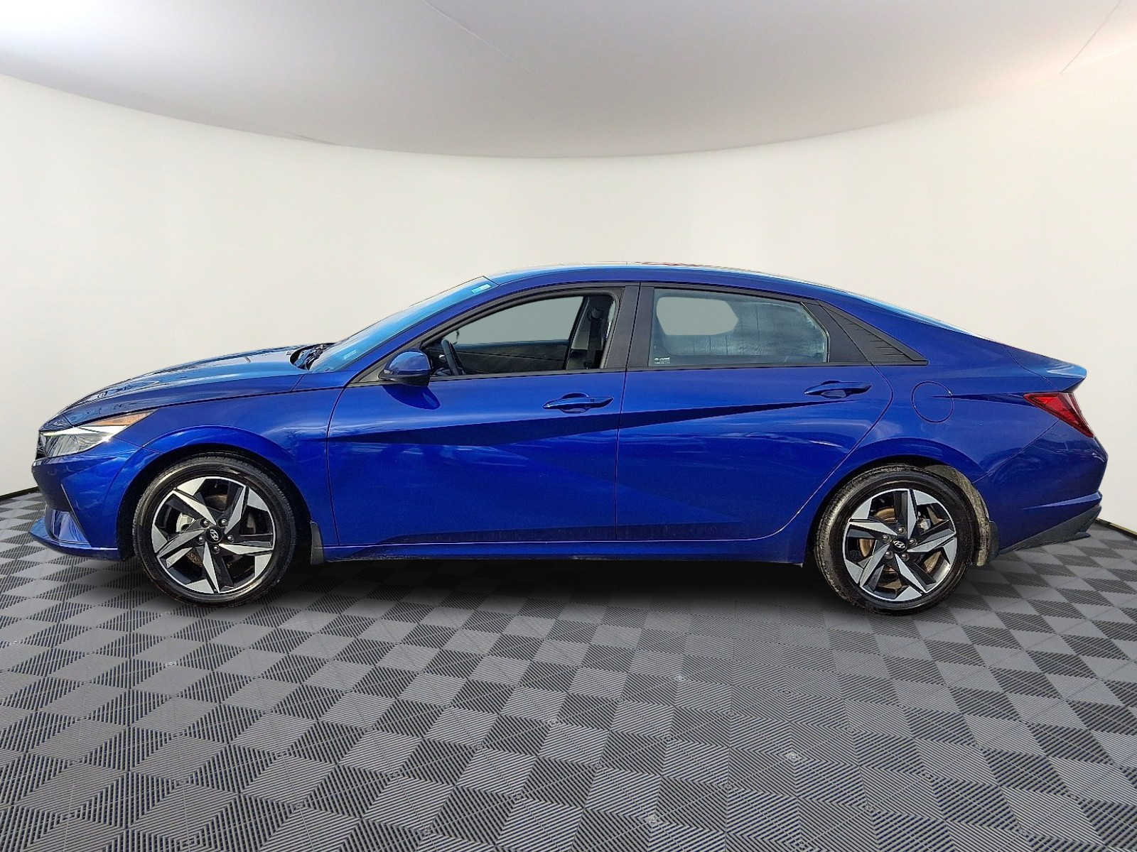 Thumbnail: 2023 Hyundai Elantra - 8