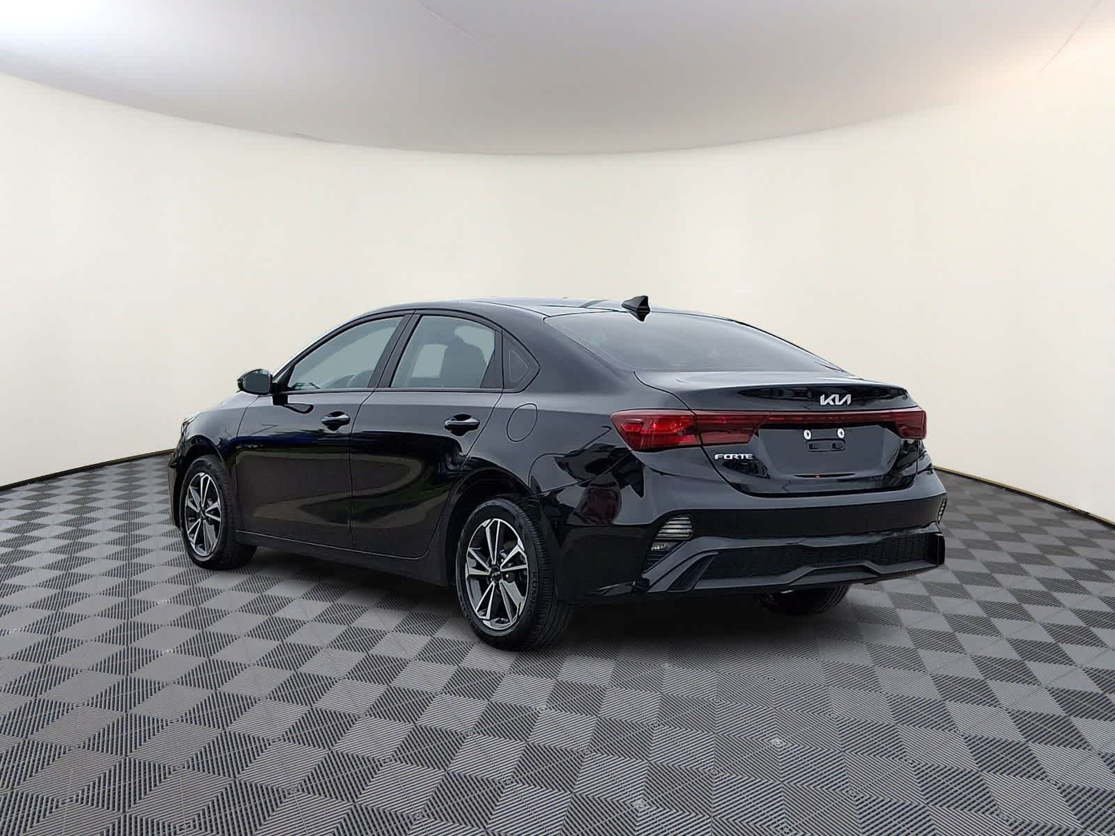 Thumbnail: 2023 Kia Forte - 7