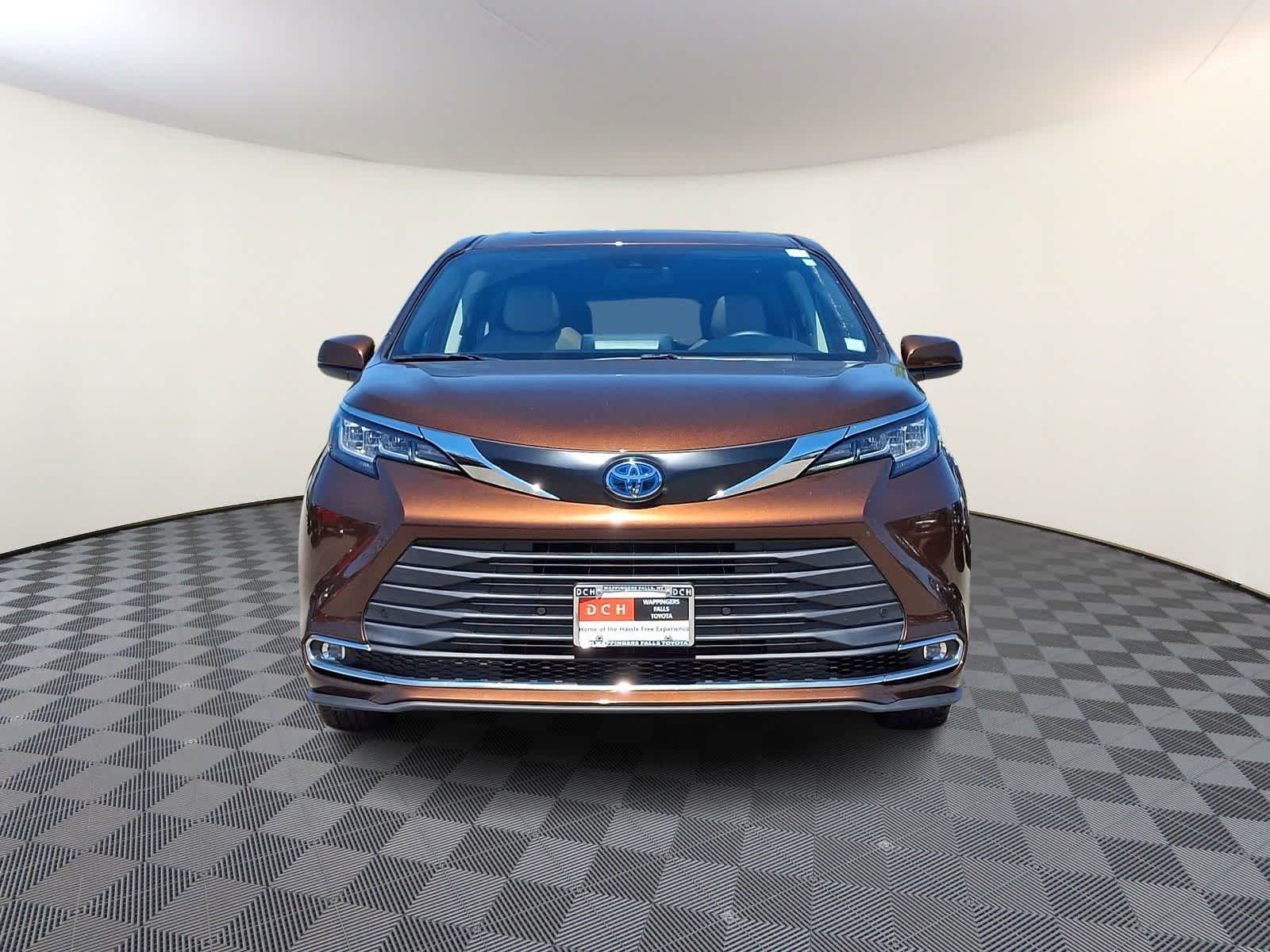 Thumbnail: 2023 Toyota Sienna - 3