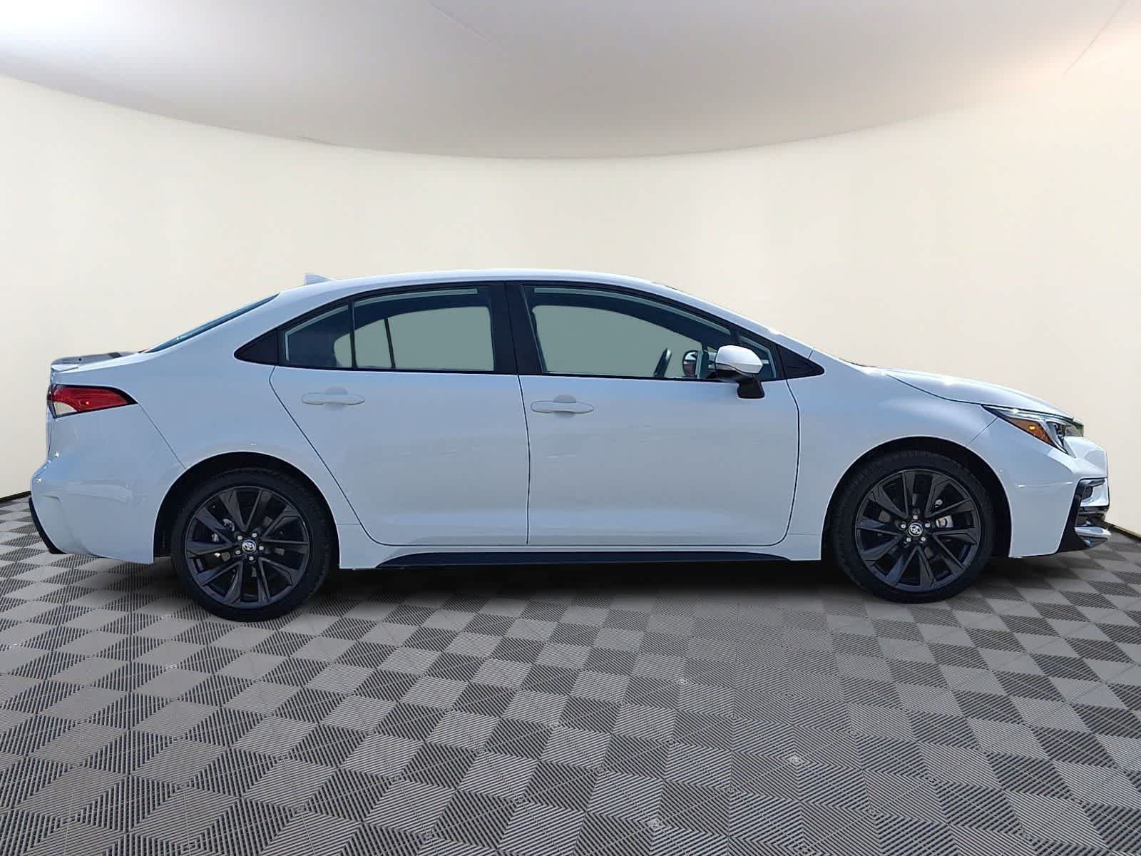 Thumbnail: 2024 Toyota Corolla - 10