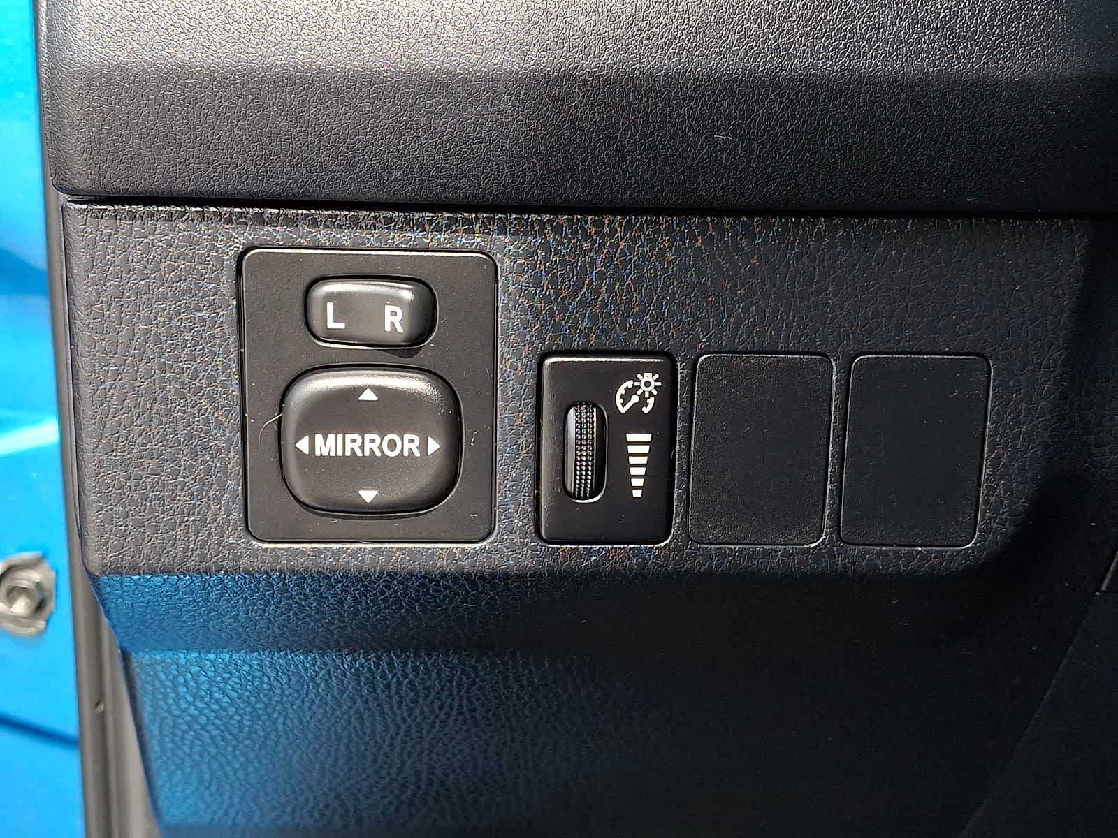 Thumbnail: 2016 Toyota RAV4 - 27