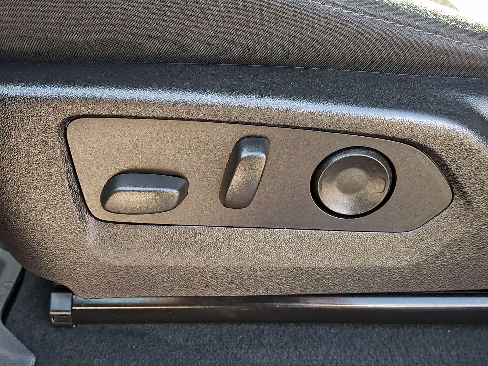 Thumbnail: 2024 Chevrolet Colorado - 13