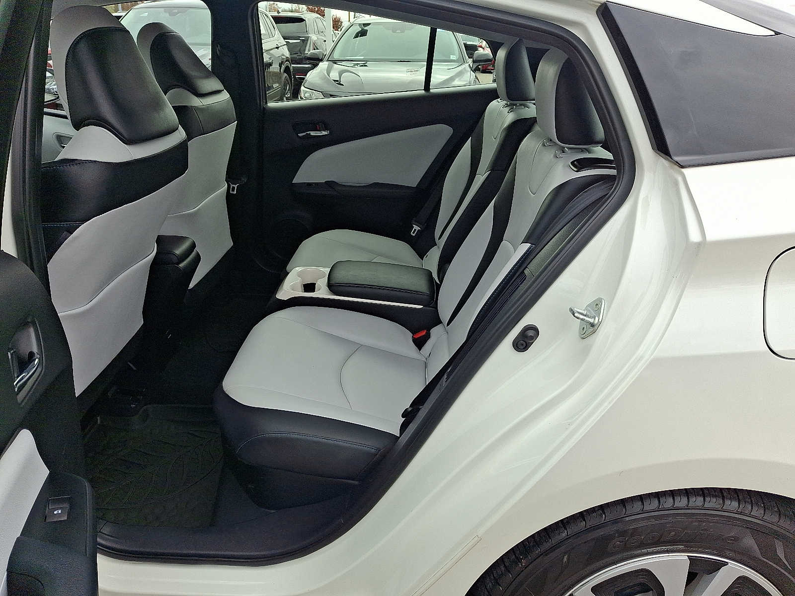 Thumbnail: 2017 Toyota Prius Prime - 12