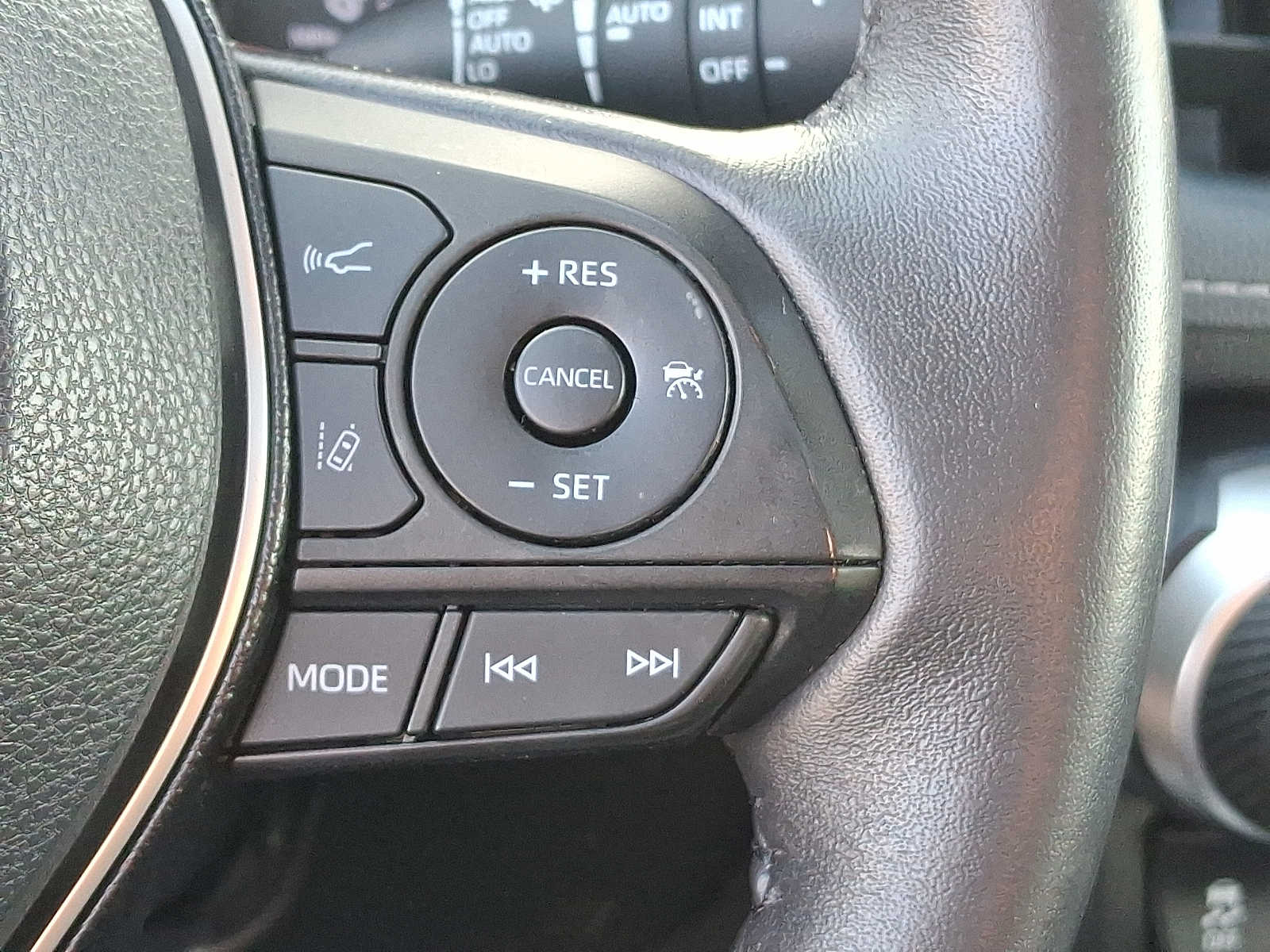 Thumbnail: 2021 Toyota RAV4 - 25