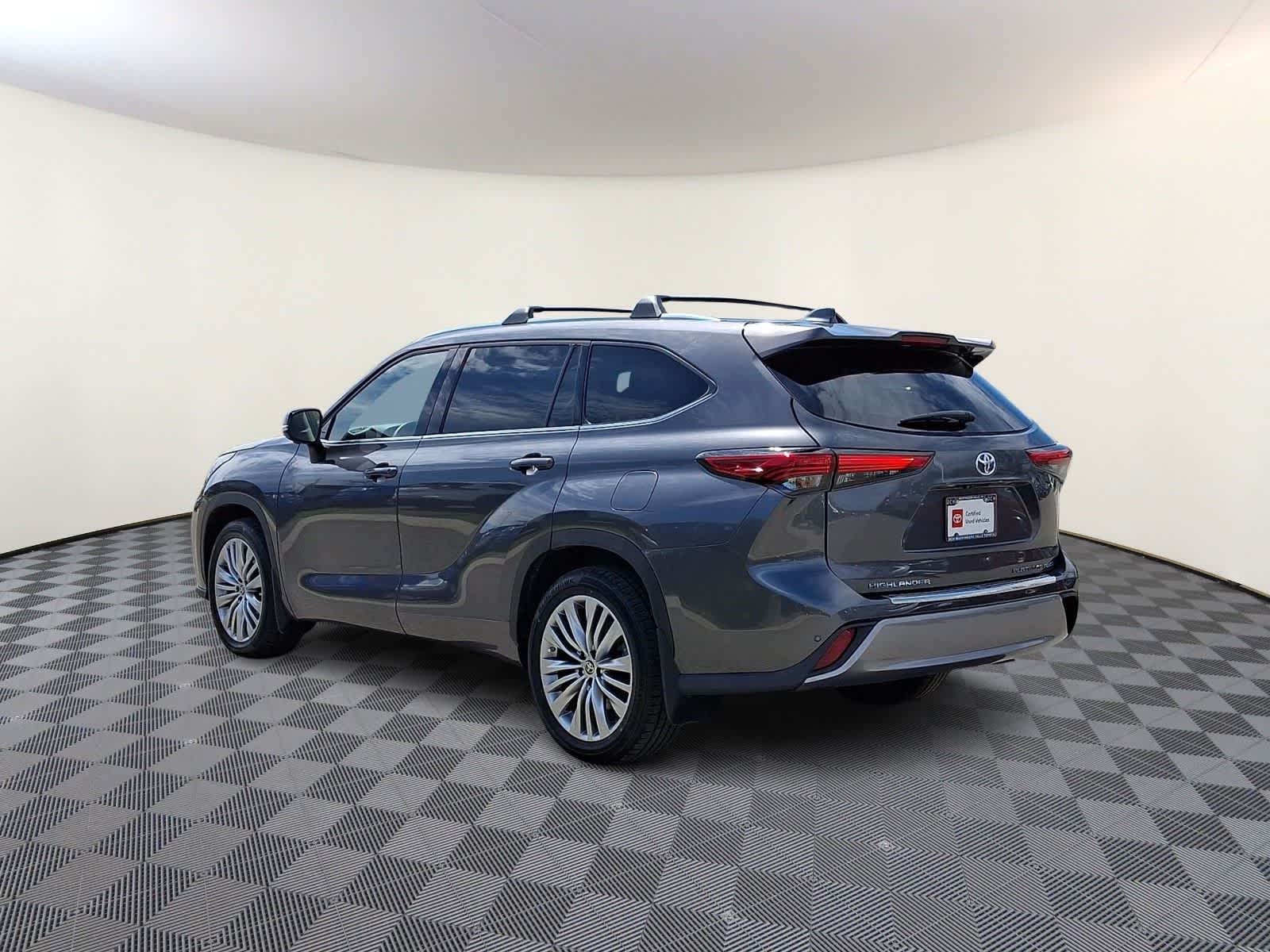 Thumbnail: 2023 Toyota Highlander - 8