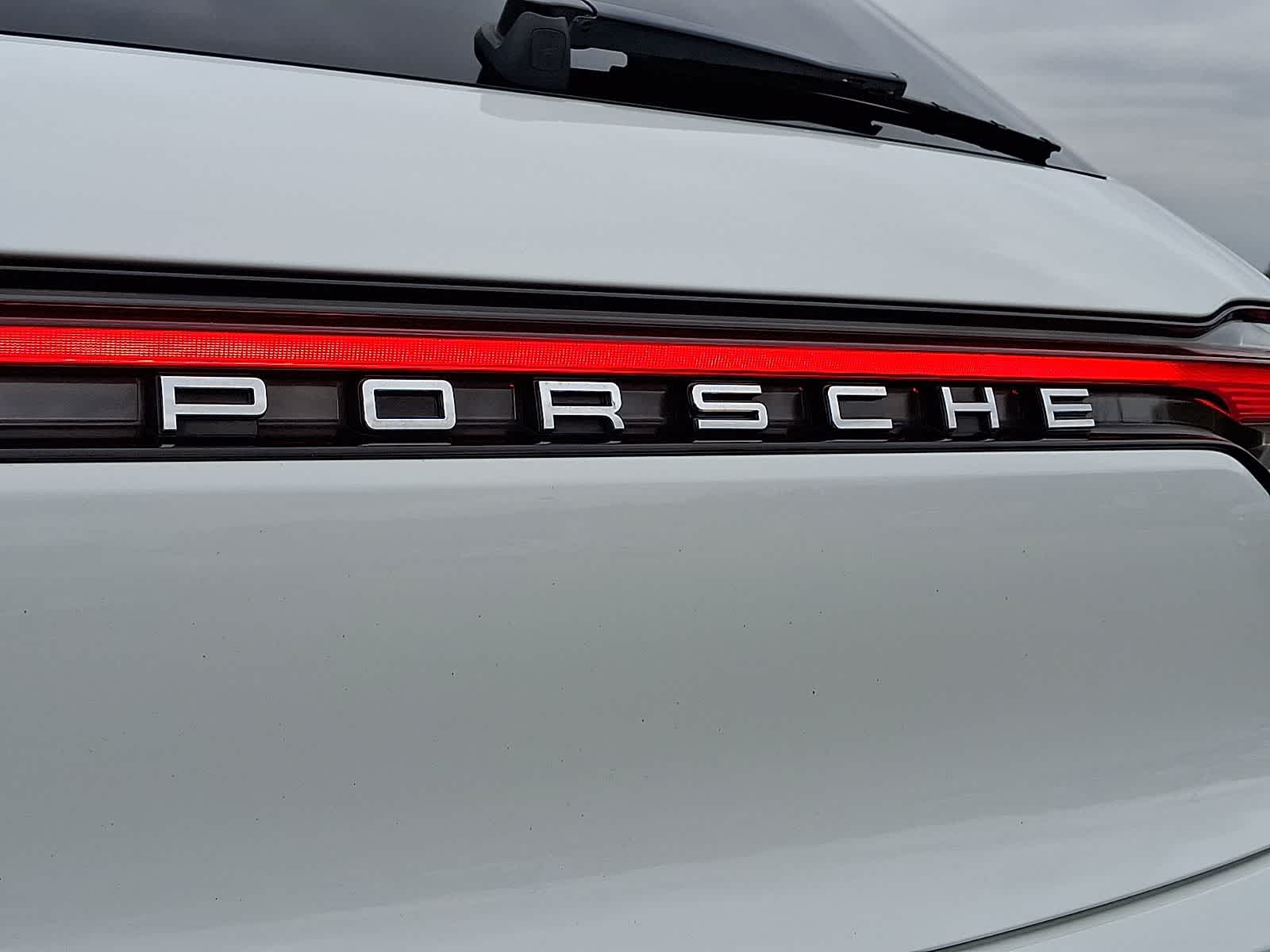 Thumbnail: 2022 Porsche Macan - 30