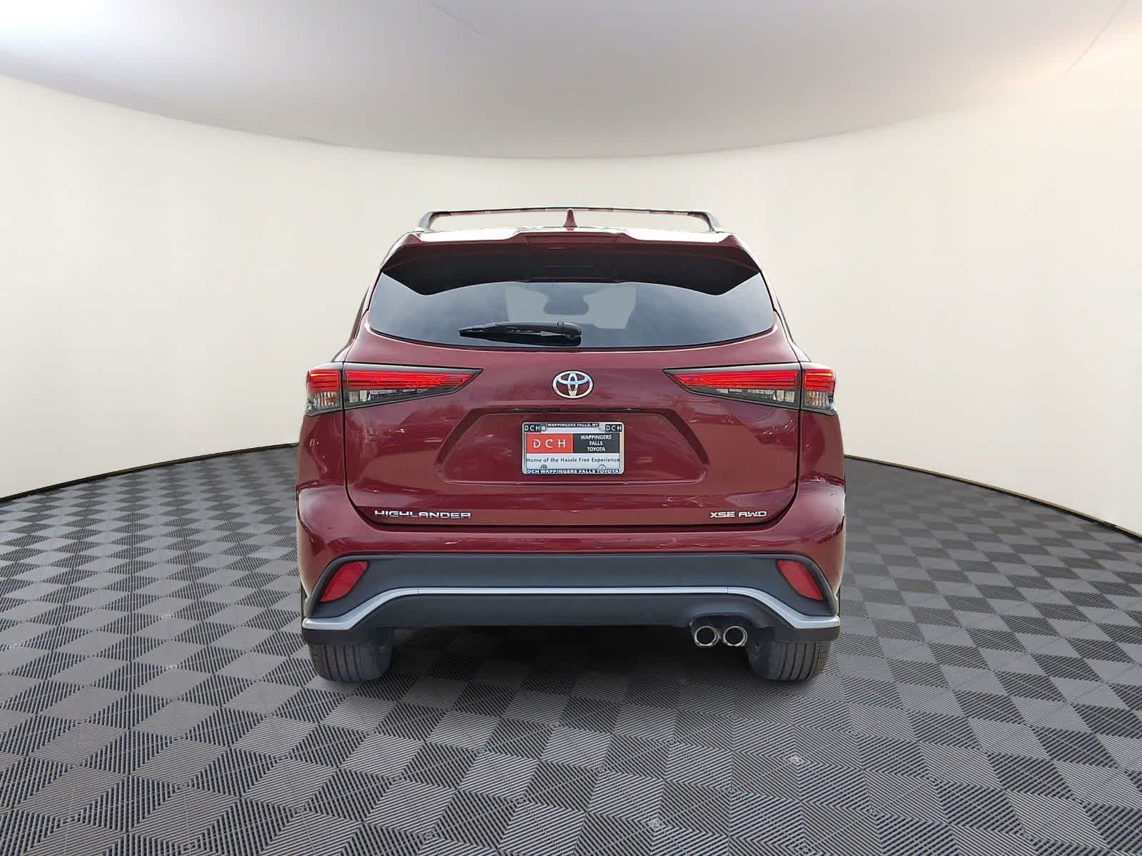 Thumbnail: 2023 Toyota Highlander - 7