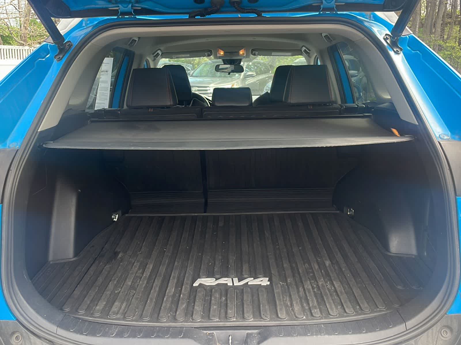 Thumbnail: 2019 Toyota RAV4 - 9