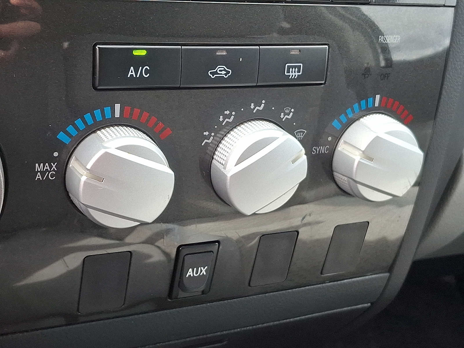 Thumbnail: 2011 Toyota Tundra - 13