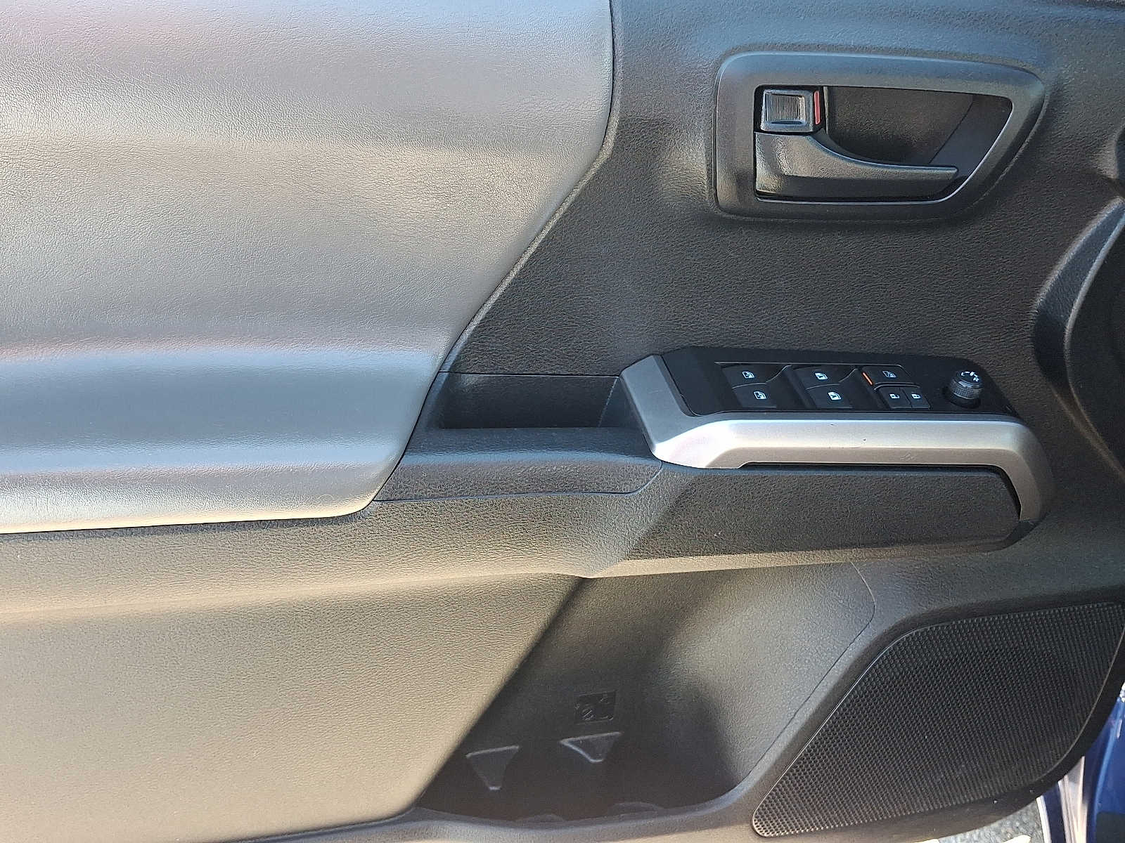 Thumbnail: 2023 Toyota Tacoma - 15