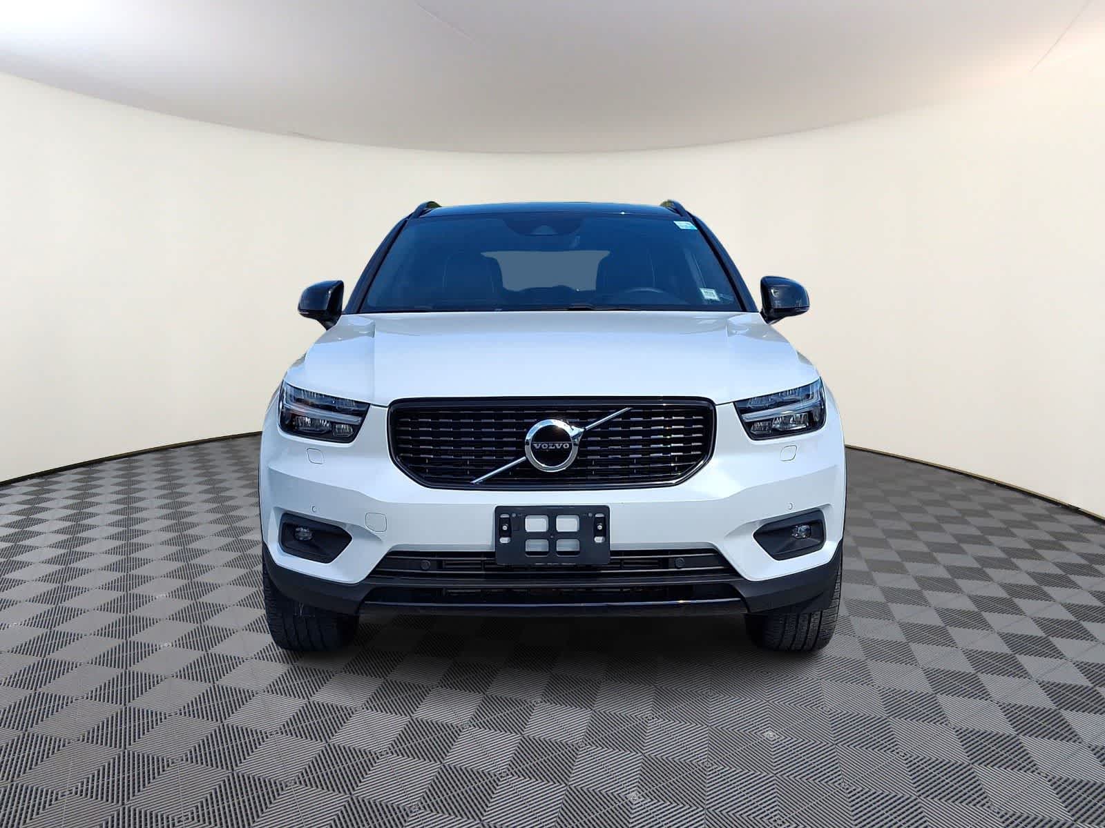 Thumbnail: 2022 Volvo XC40 - 3