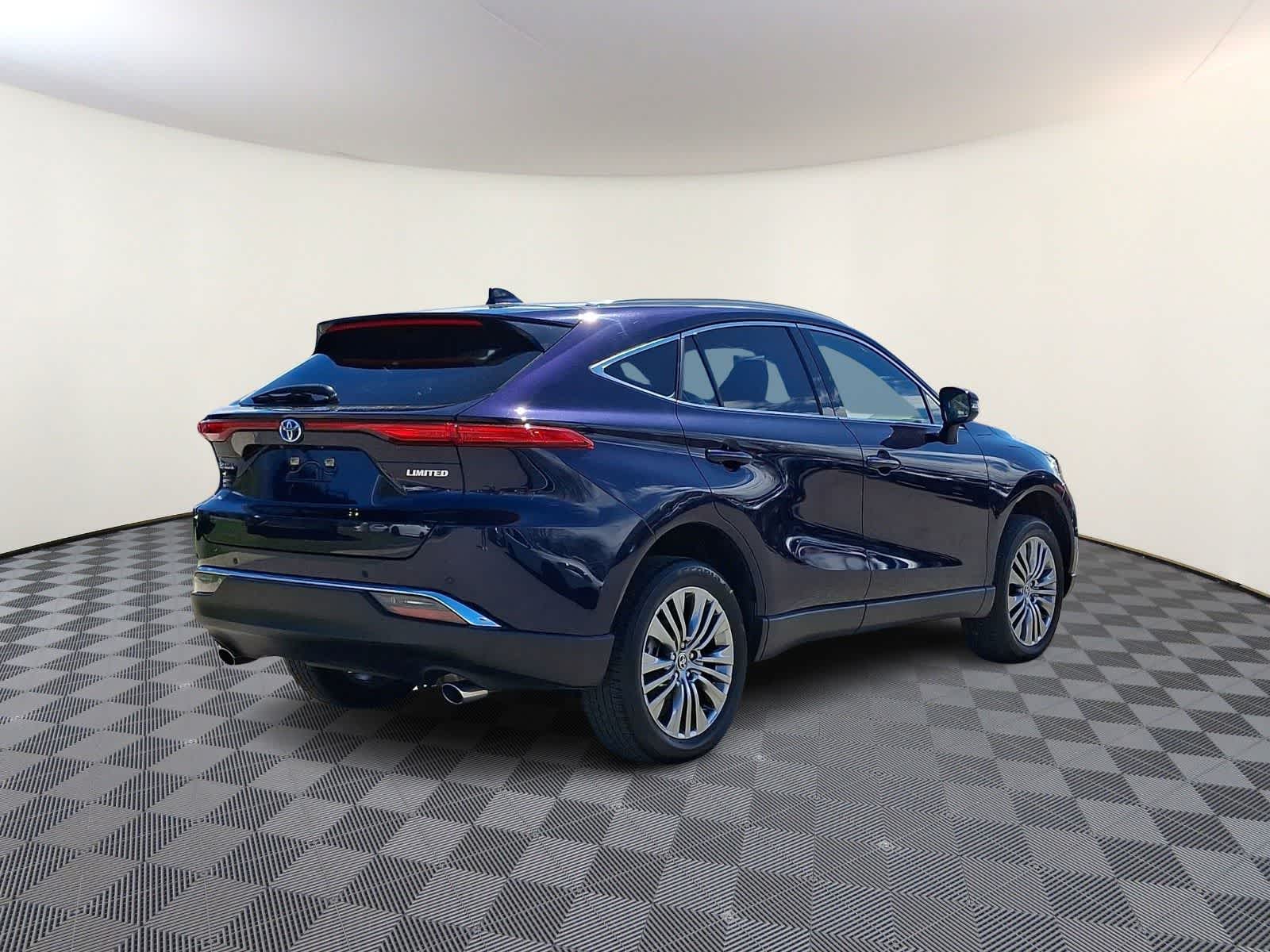 Thumbnail: 2023 Toyota Venza - 6