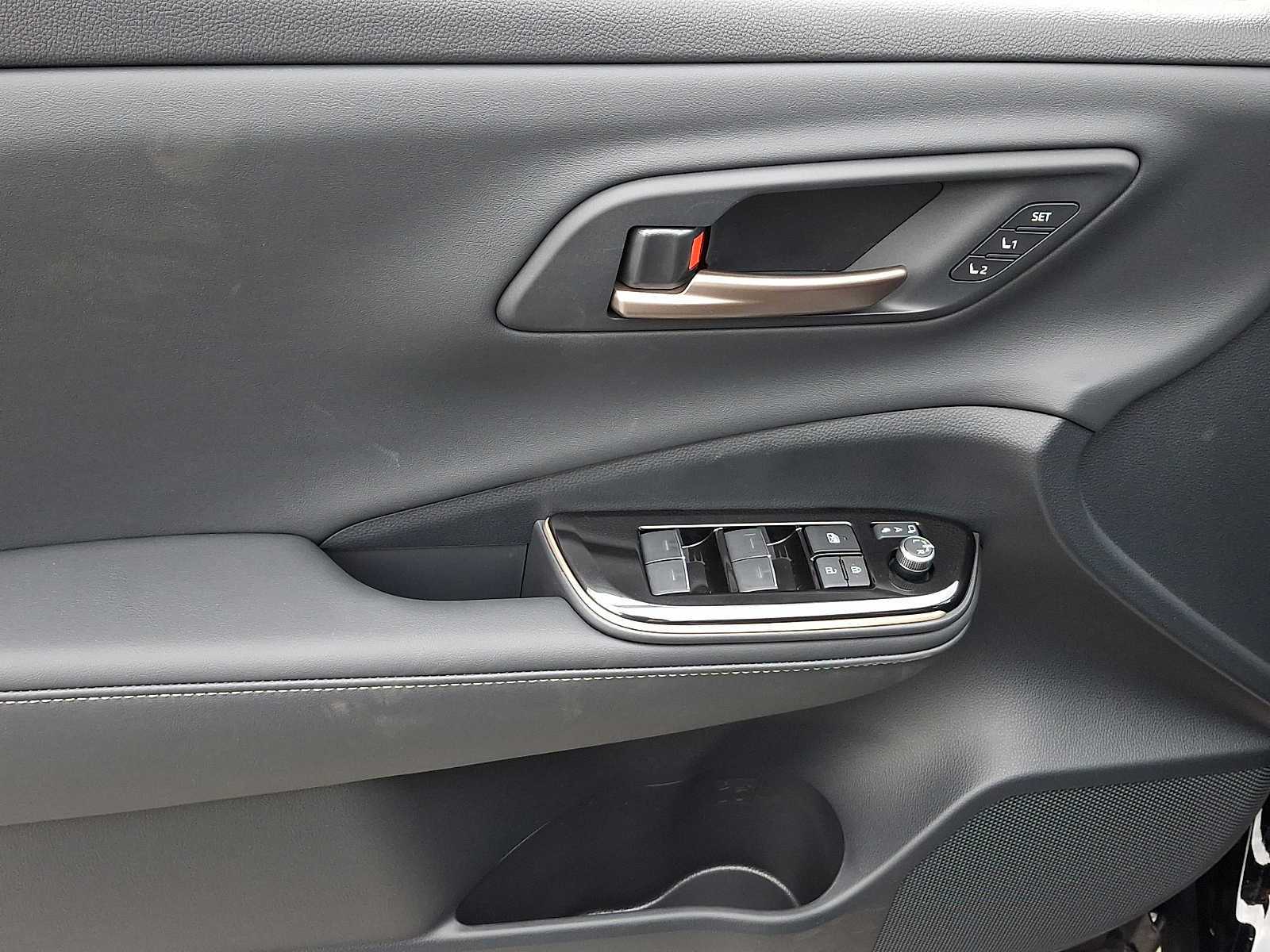 Thumbnail: 2026 Toyota Crown Signia - 10