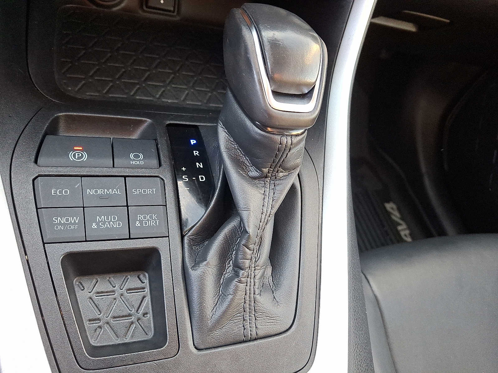 Thumbnail: 2021 Toyota RAV4 - 18